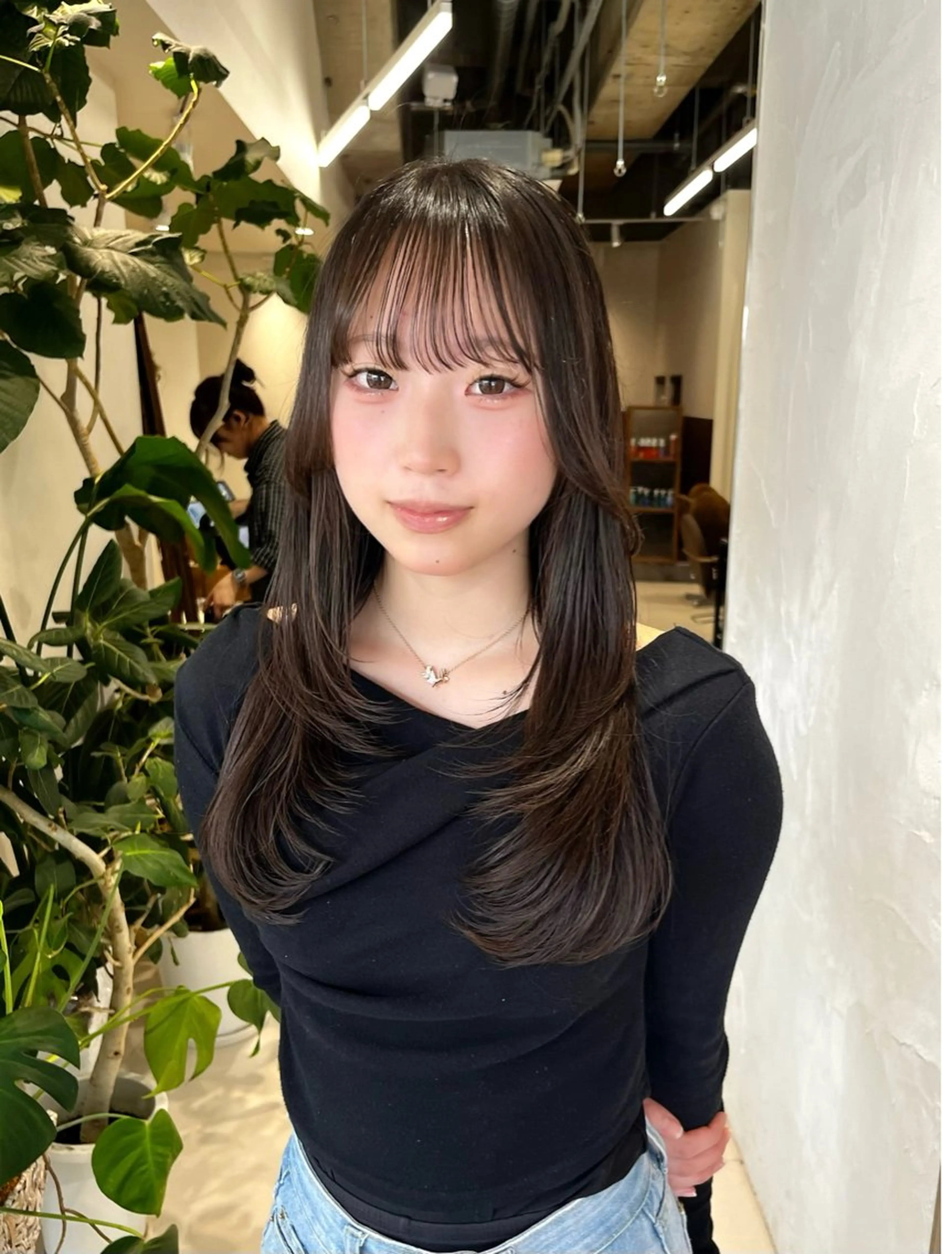 ロング カラー ブラウンカラー チョコレートブラウン レイヤーカット カット ヘアカラー トリートメント レイヤーカット/ブラ ウンカラー/河野凜のヘアスタイル