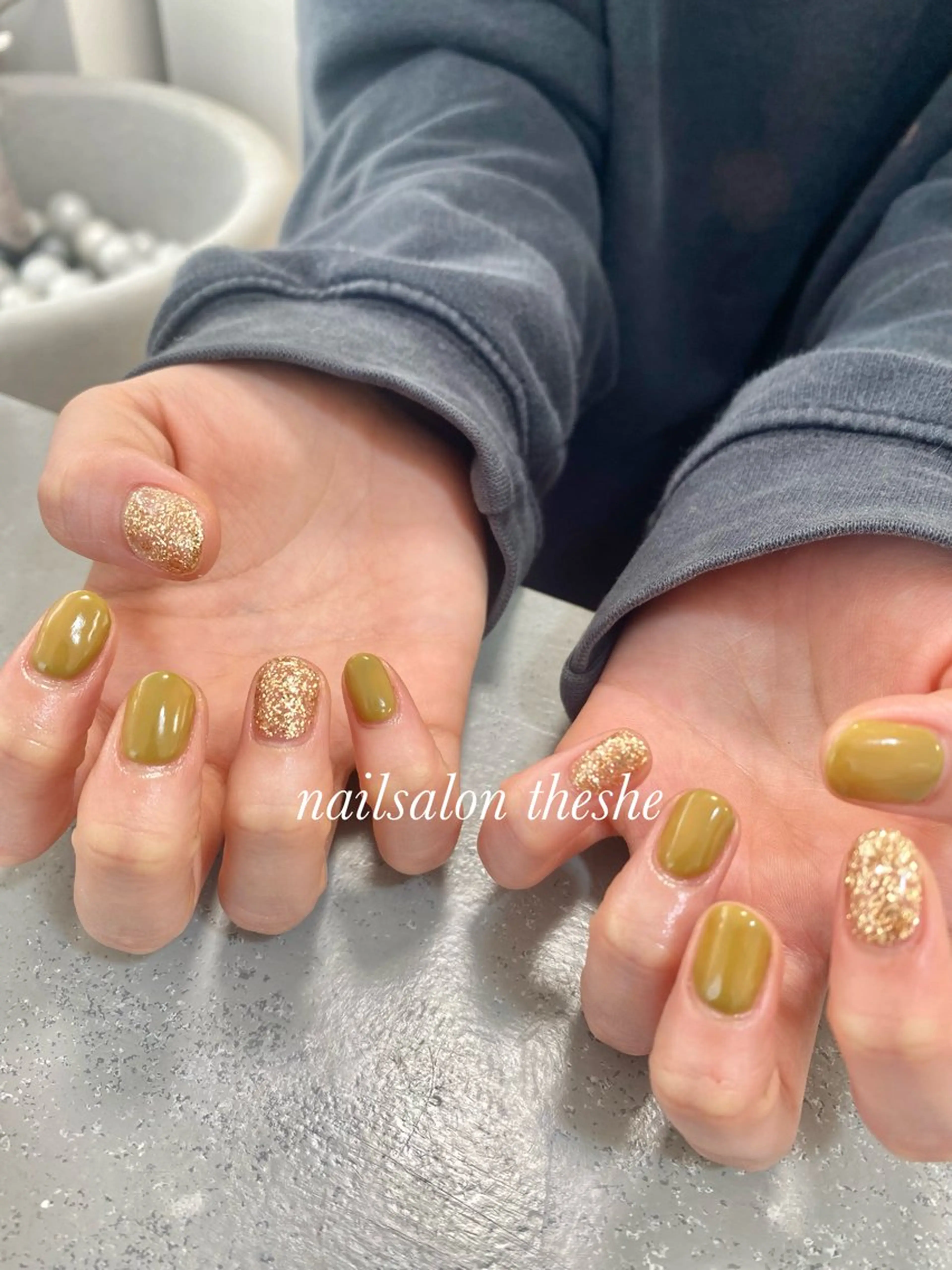 ネイル ゴールド ワンカラーネイル 苦楽園the she nailのネイルデザイン