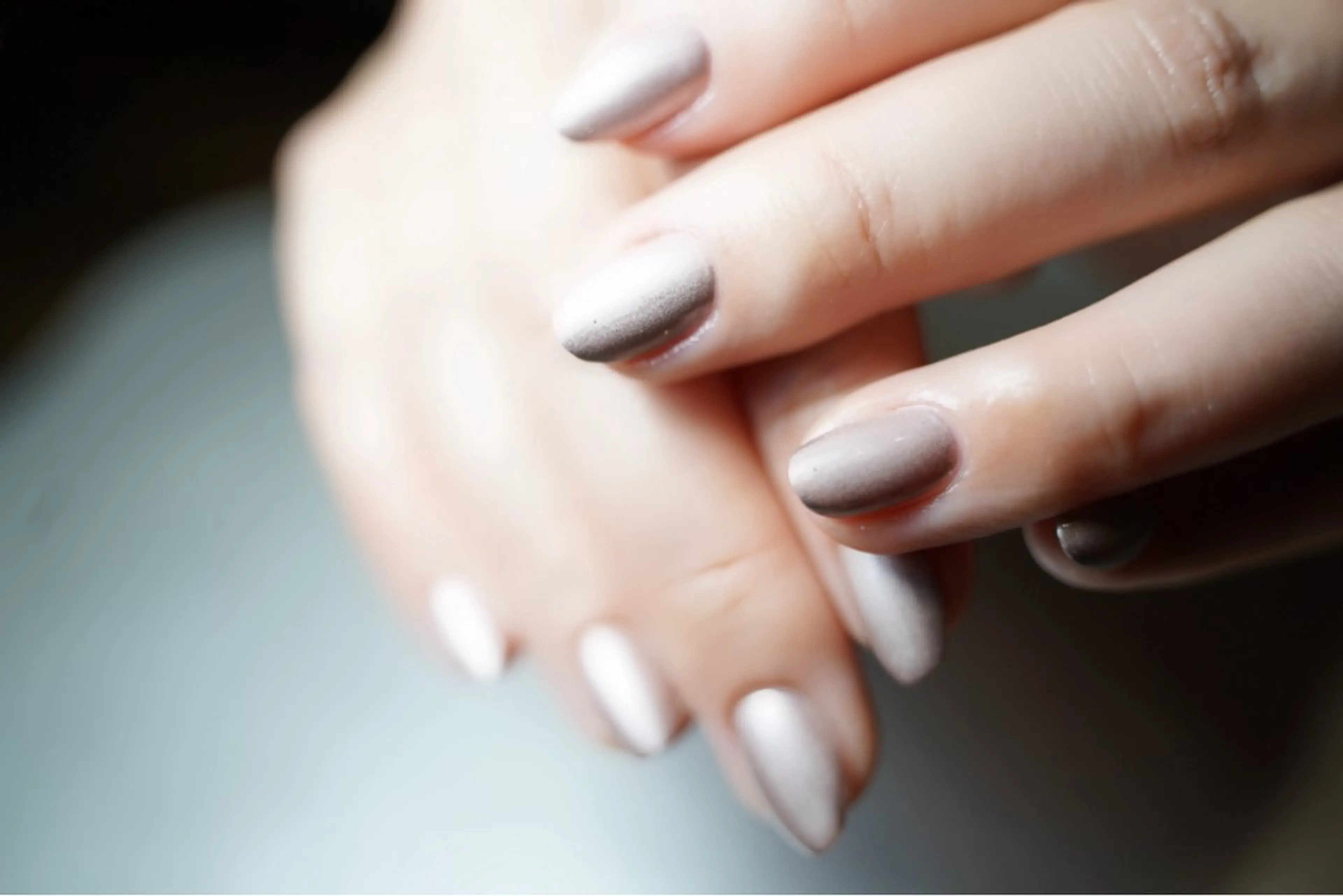 ミディアム ハンドネイル 𝐴𝑁𝑈𝐸 トラブル爪育成専門のネイルデザイン