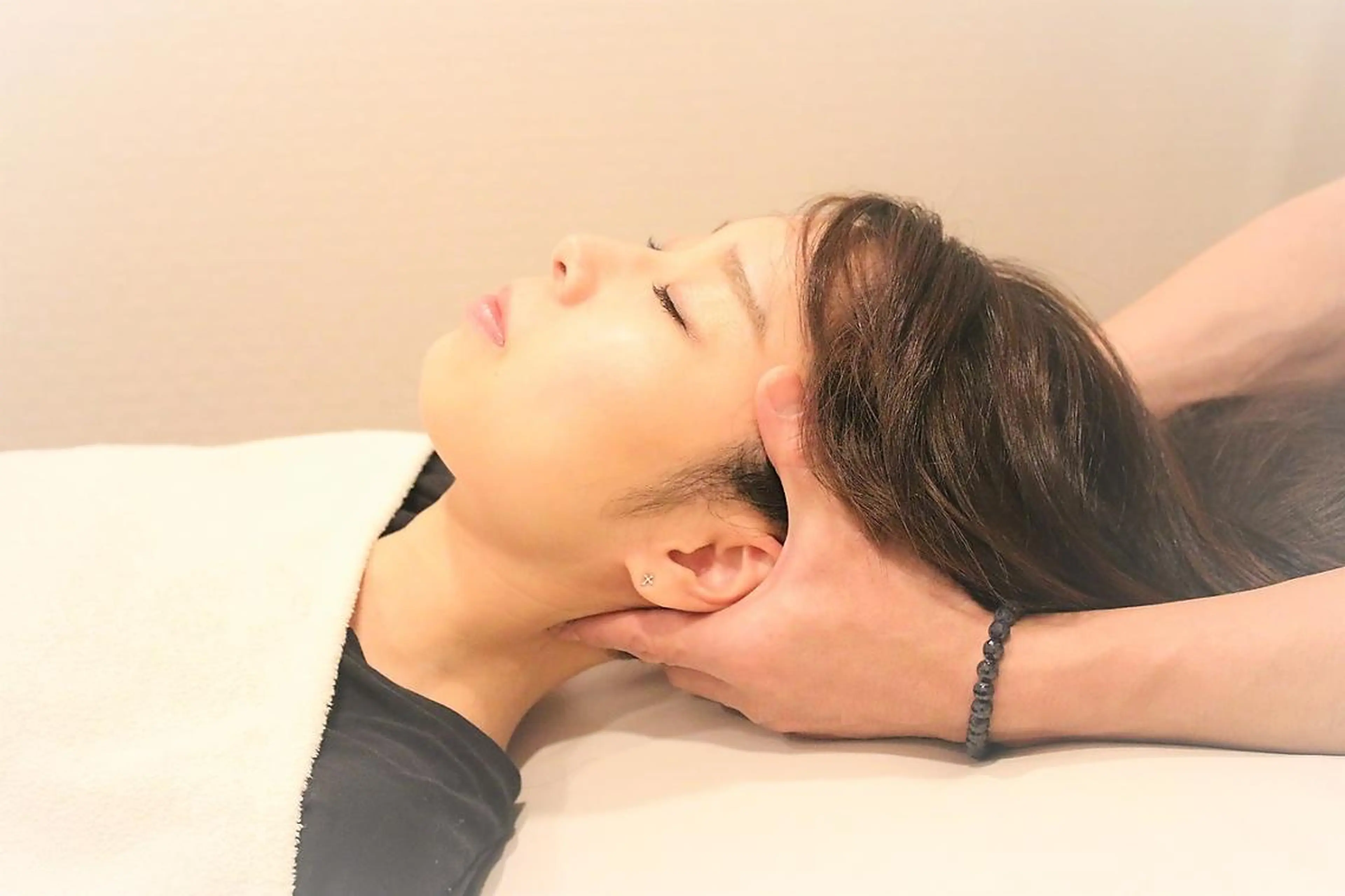 【ストレートネック矯正＋巻き肩矯正】効果体感！痩身美容整体 全体45分の写真