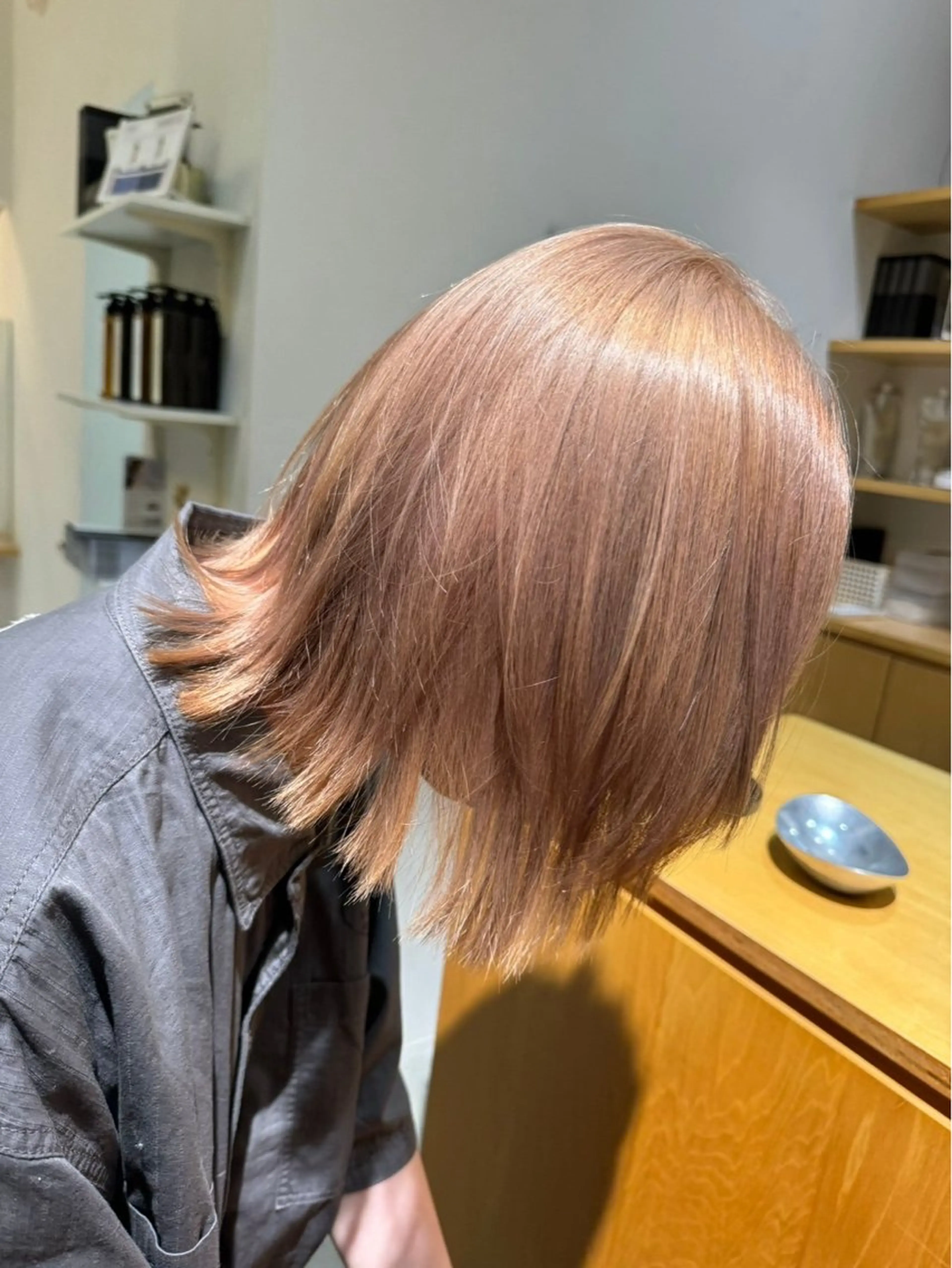ミディアム カラー ベージュカラー ブリーチ 透明感カラー くびれヘア レイヤーカット 森山 遥葵のヘアスタイル