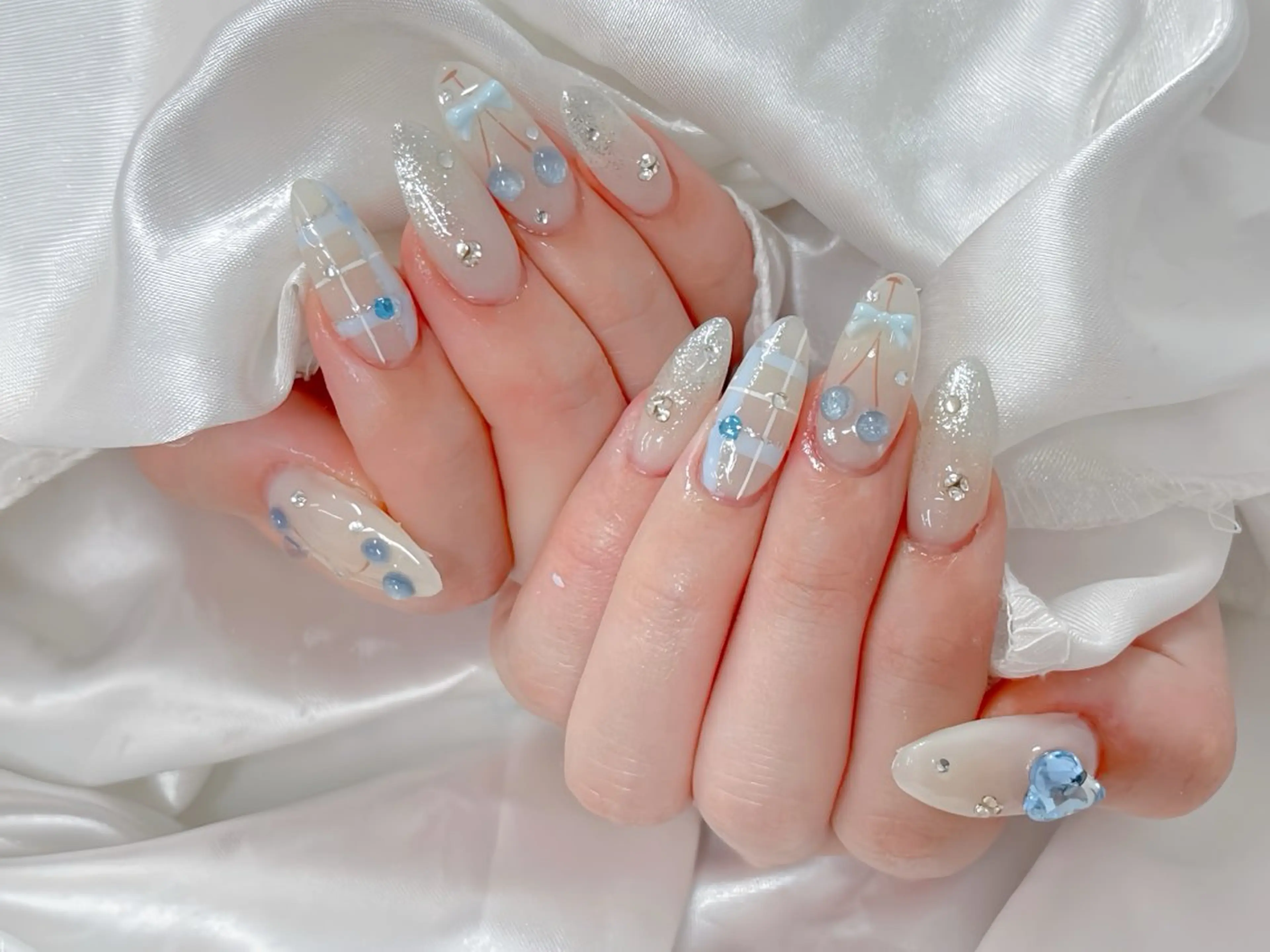 ネイル オーロラネイル チークネイル 桜ネイル クリアネイル ドット ハンドネイル Rin Nail 新大久保店のネイルデザイン
