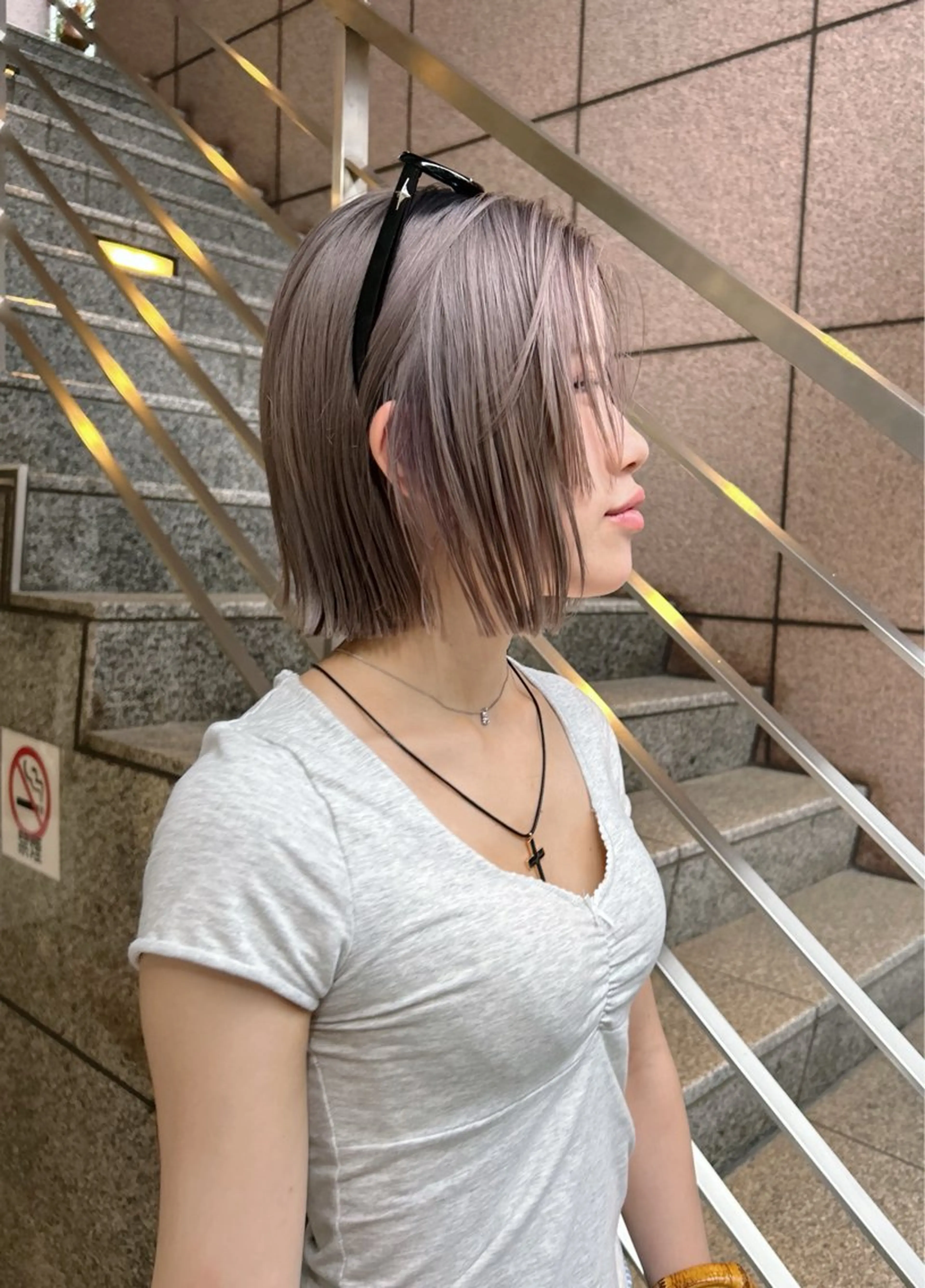 ショート カラー カット ヘアカラー トリートメント ハイトーンボブ 前田 表参道　グレージュのヘアスタイル