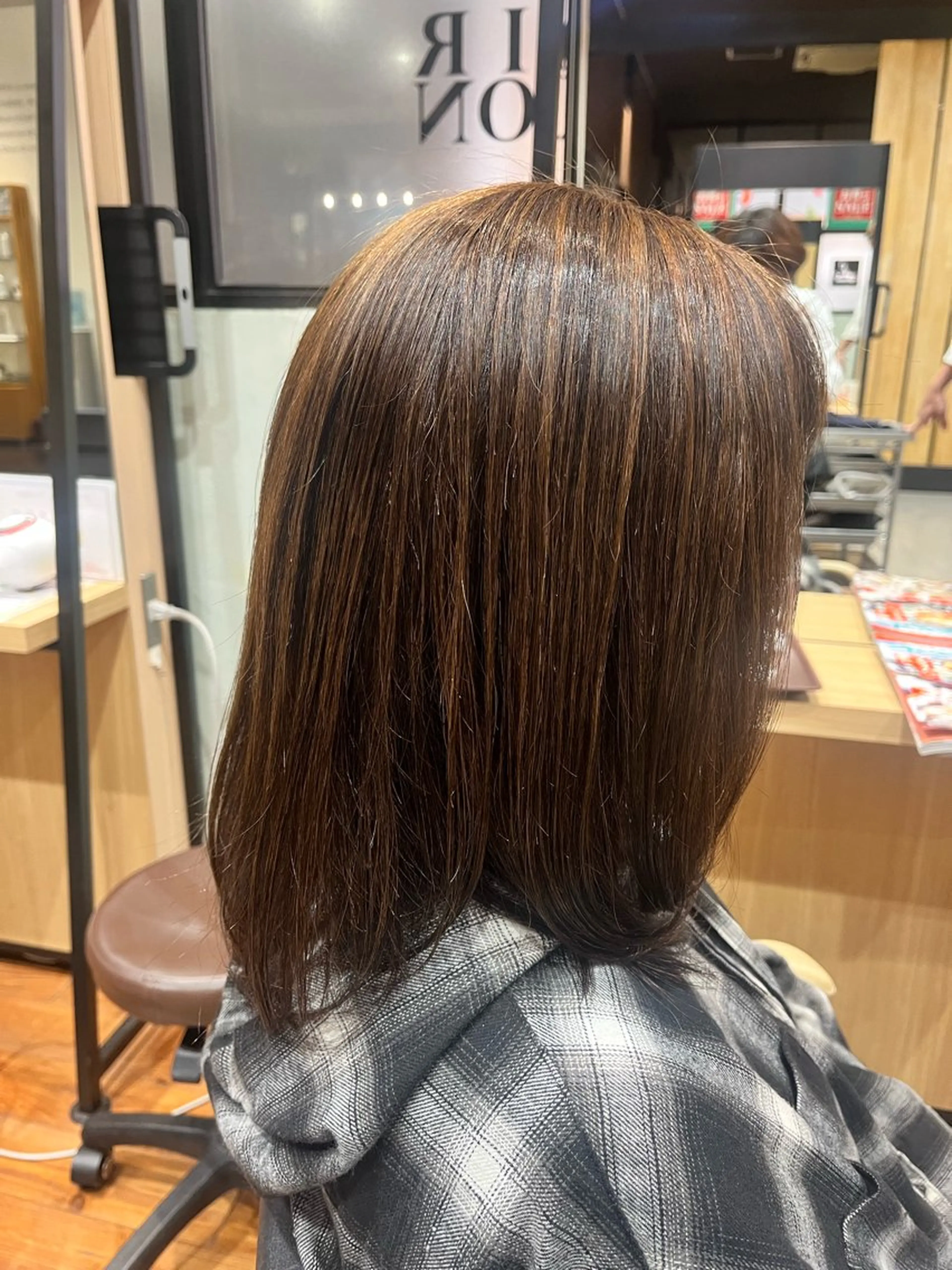 ミディアム 縮毛矯正 岩田 舞美のヘアスタイル