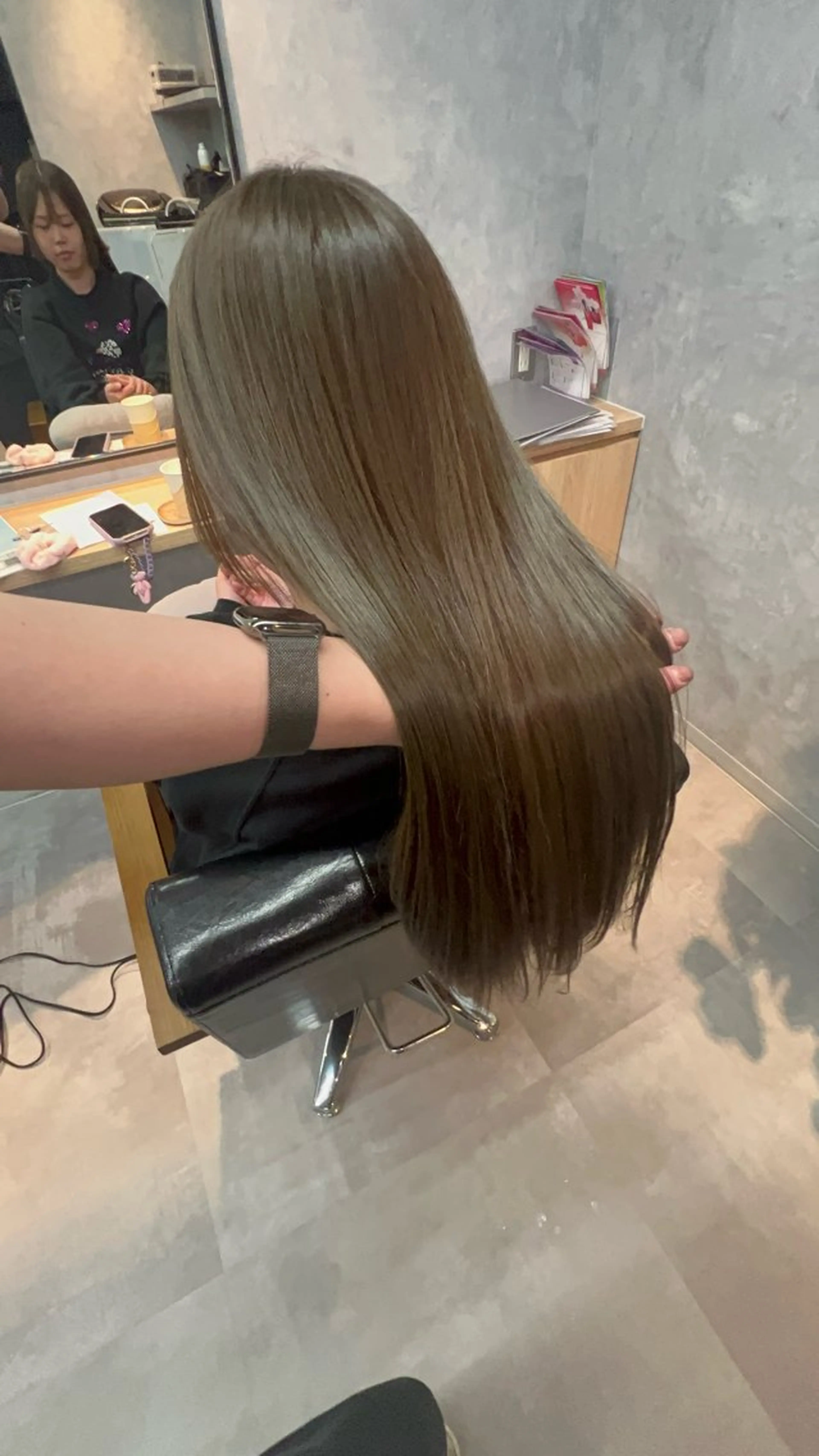 ロング motoトップカラー リスト/ブリーチカラのヘアスタイル