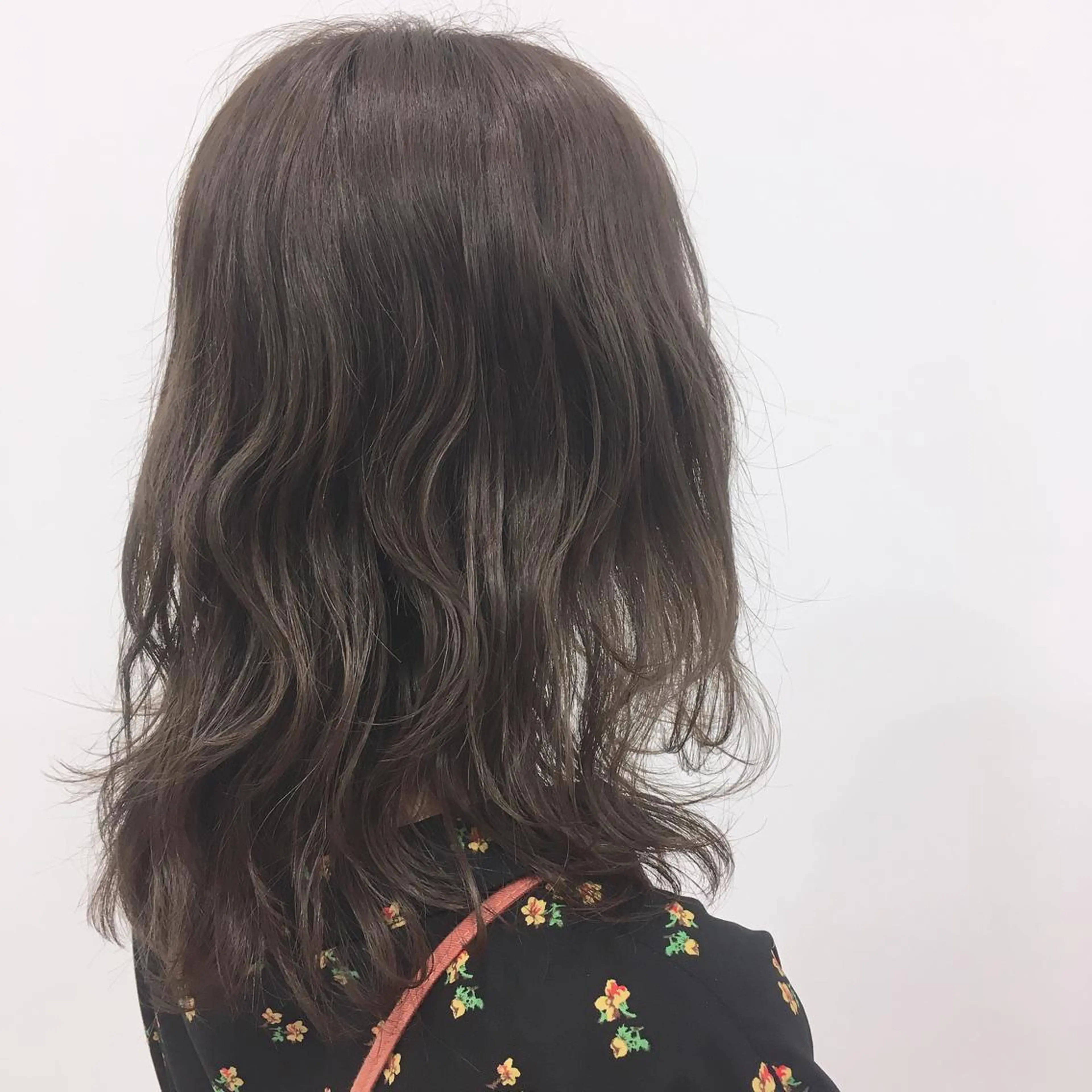 セミロング カラー 透明感カラー カット ヘアカラー トリートメント 肥後 有紗のヘアスタイル