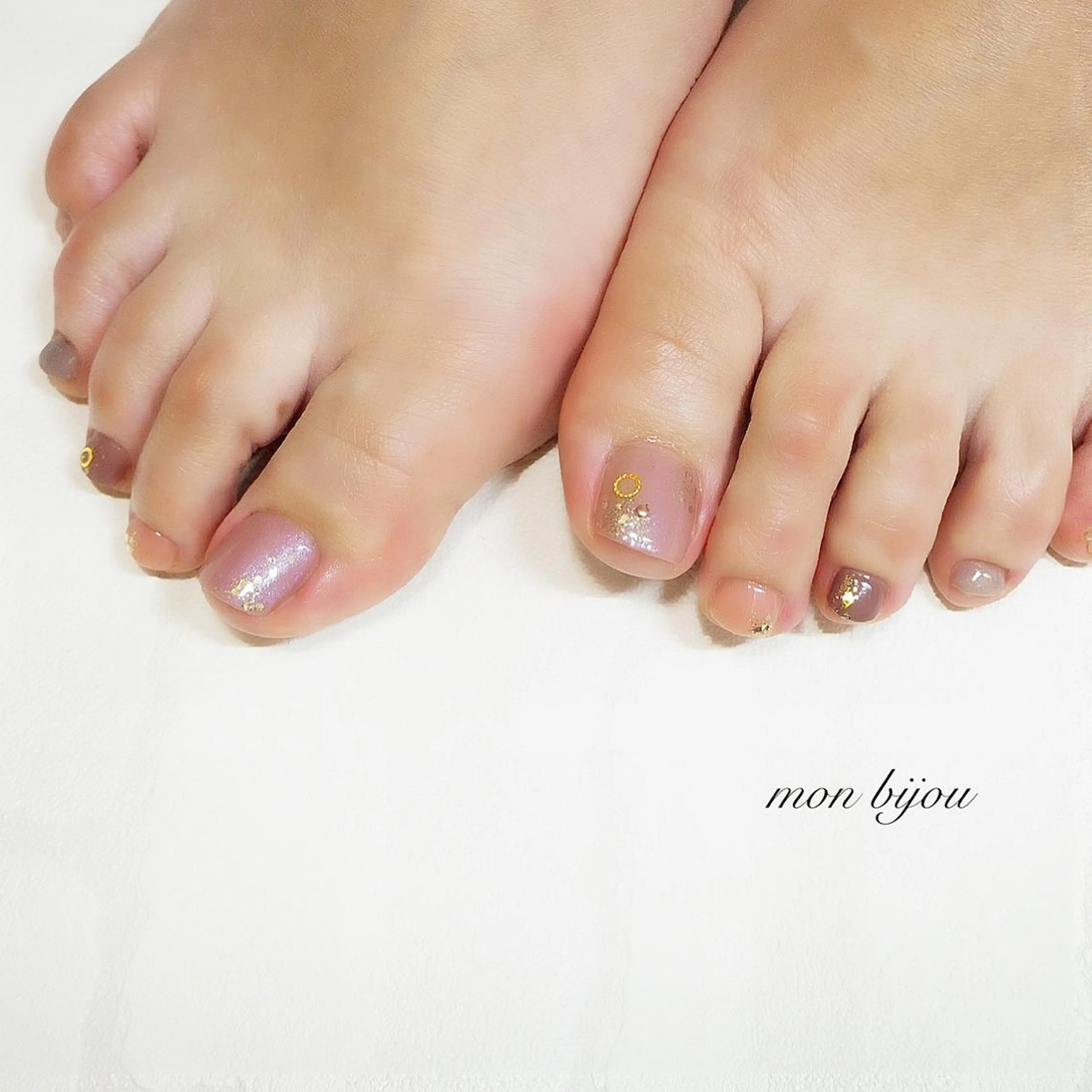 ネイル ラメ(グリッター) フットネイル mon bijou 坪井のネイルデザイン