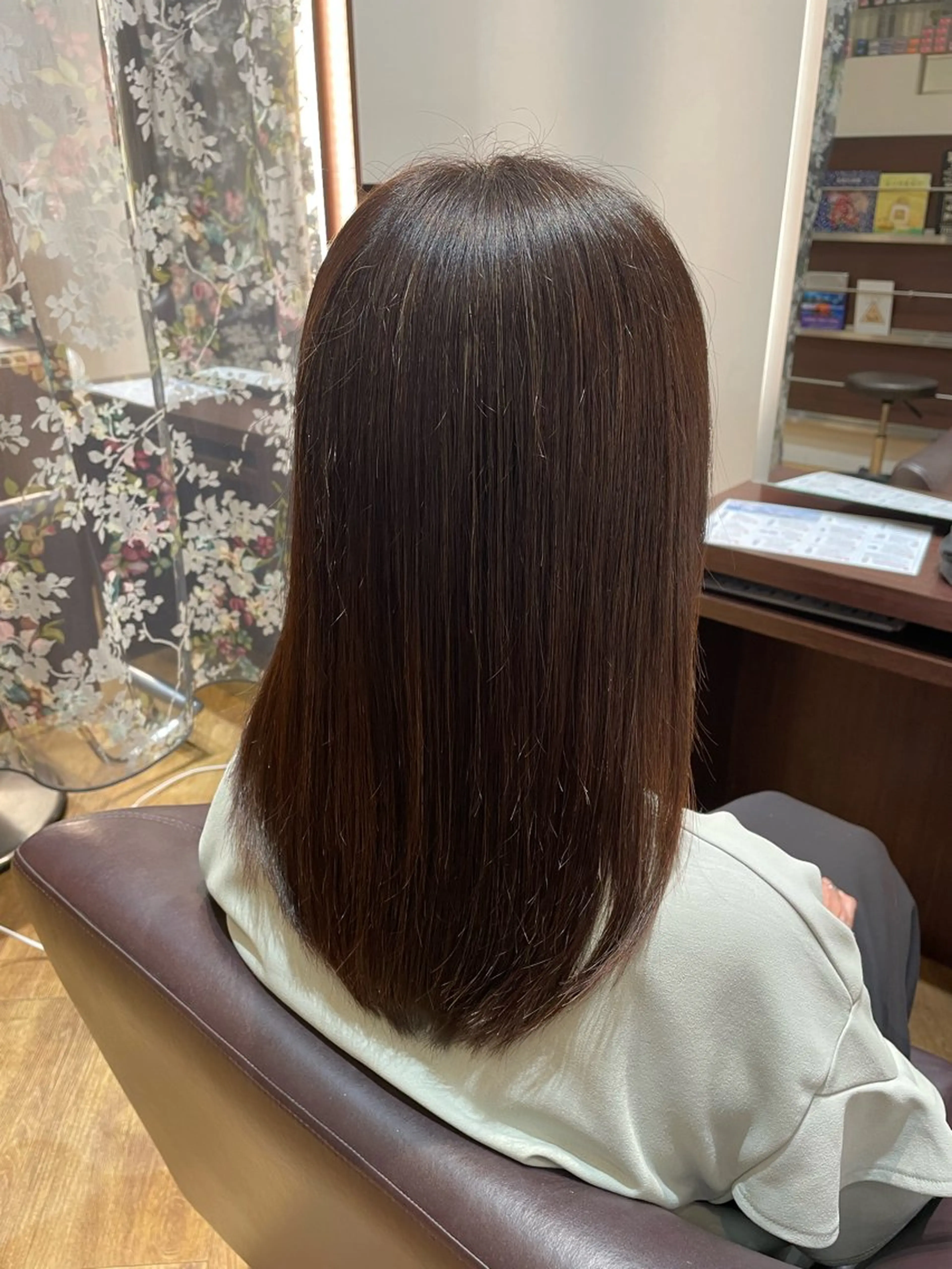 セミロング 柴田 穂乃香のヘアスタイル