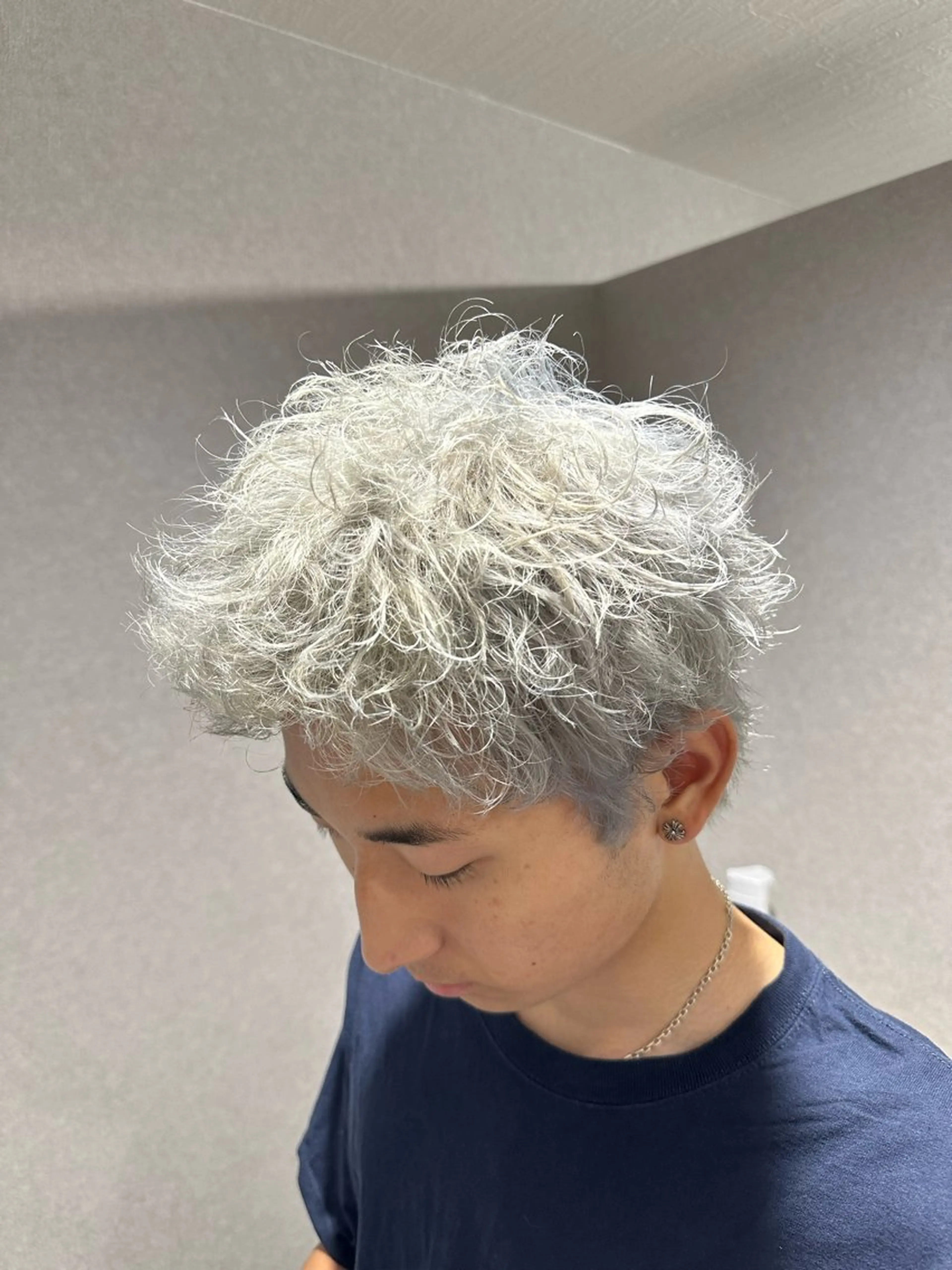 ショート カラー ヘアアレンジ メンズ スパイキーショート シルバー ショートヘア メンズNo.1美容師 Coshoのヘアスタイル