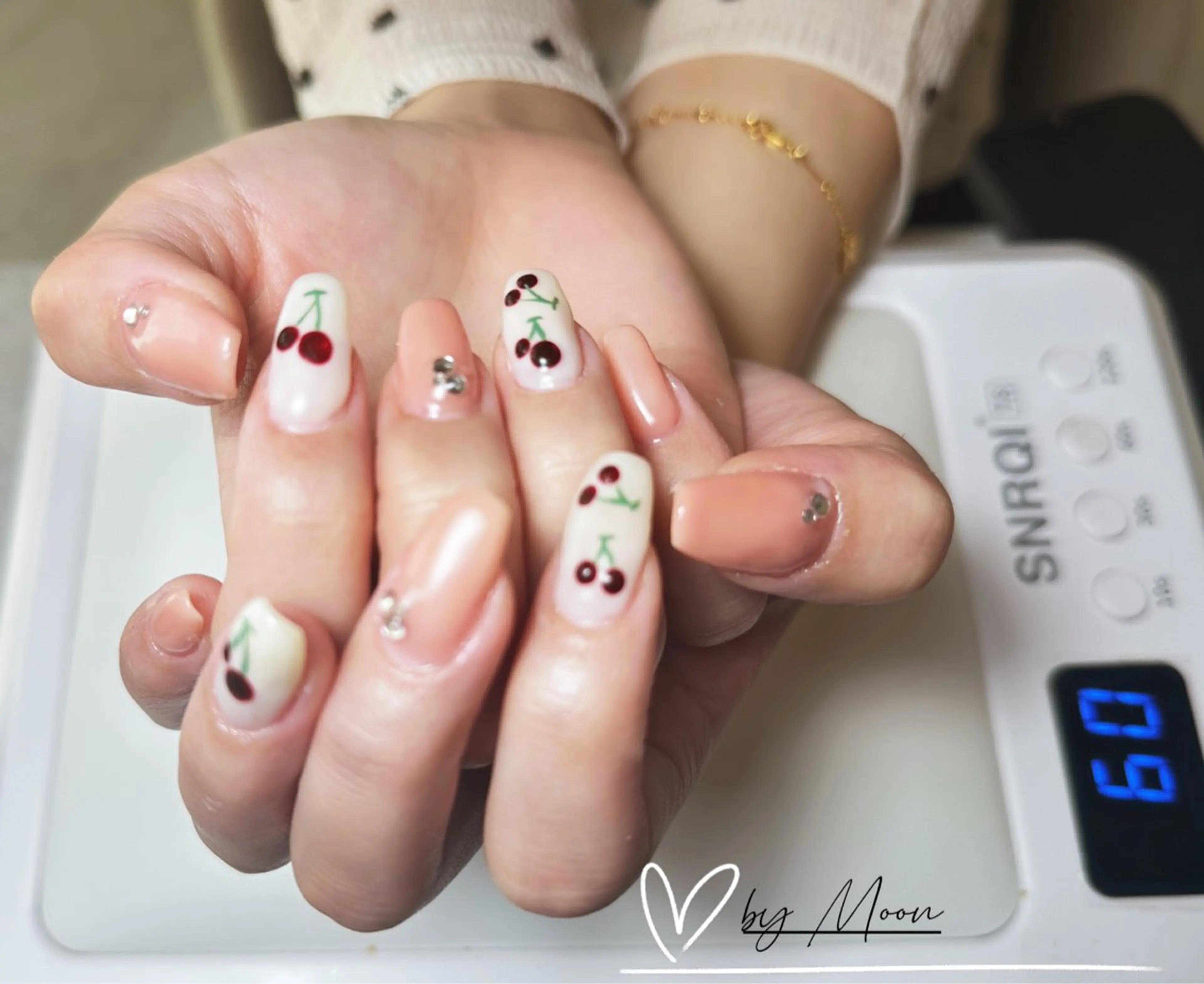 ネイル Moon Nailsのネイルデザイン