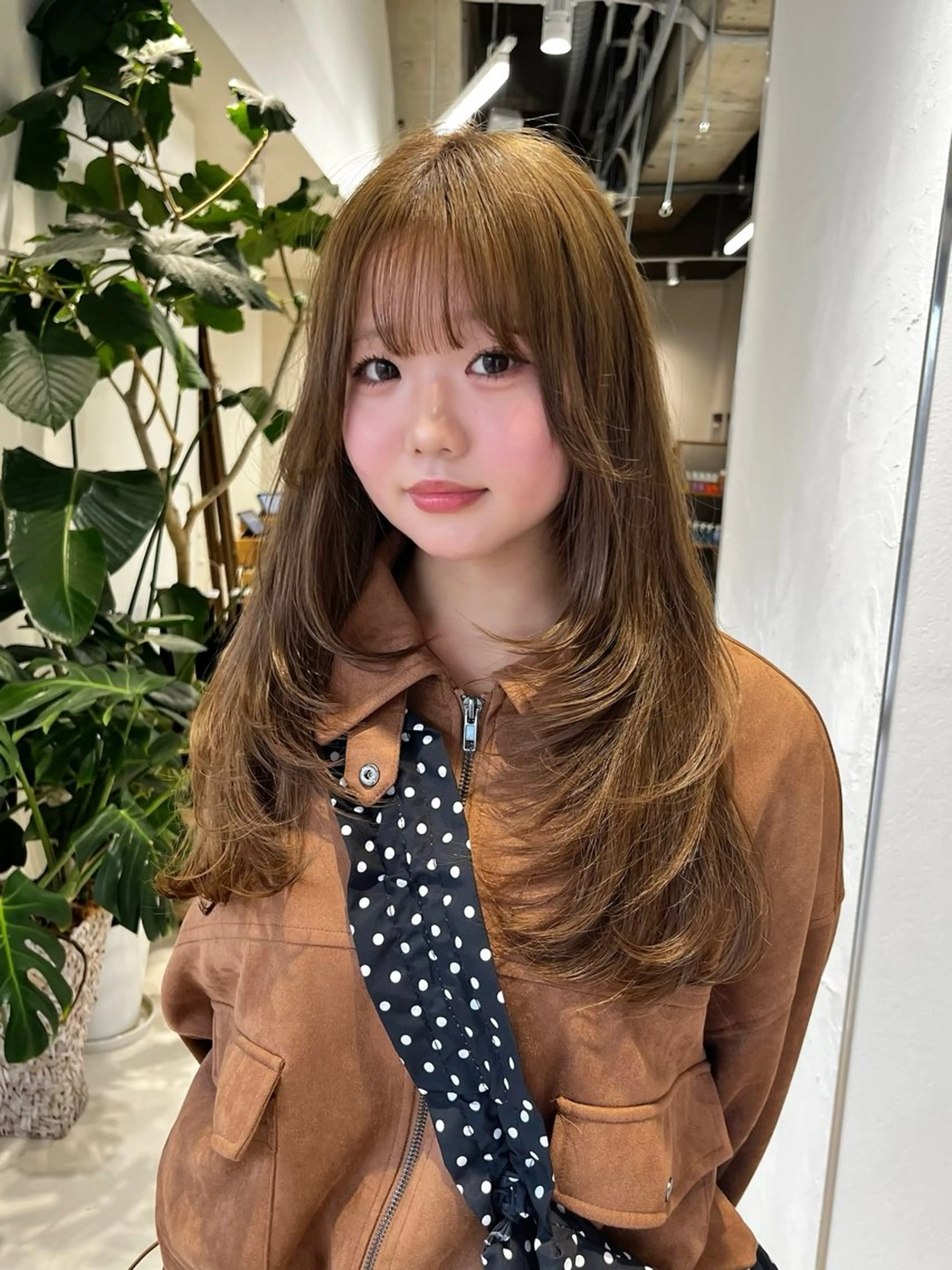 セミロング カラー ベージュカラー ヘーゼル レイヤーカット レイヤーカット/ブラ ウンカラー/河野凜のヘアスタイル