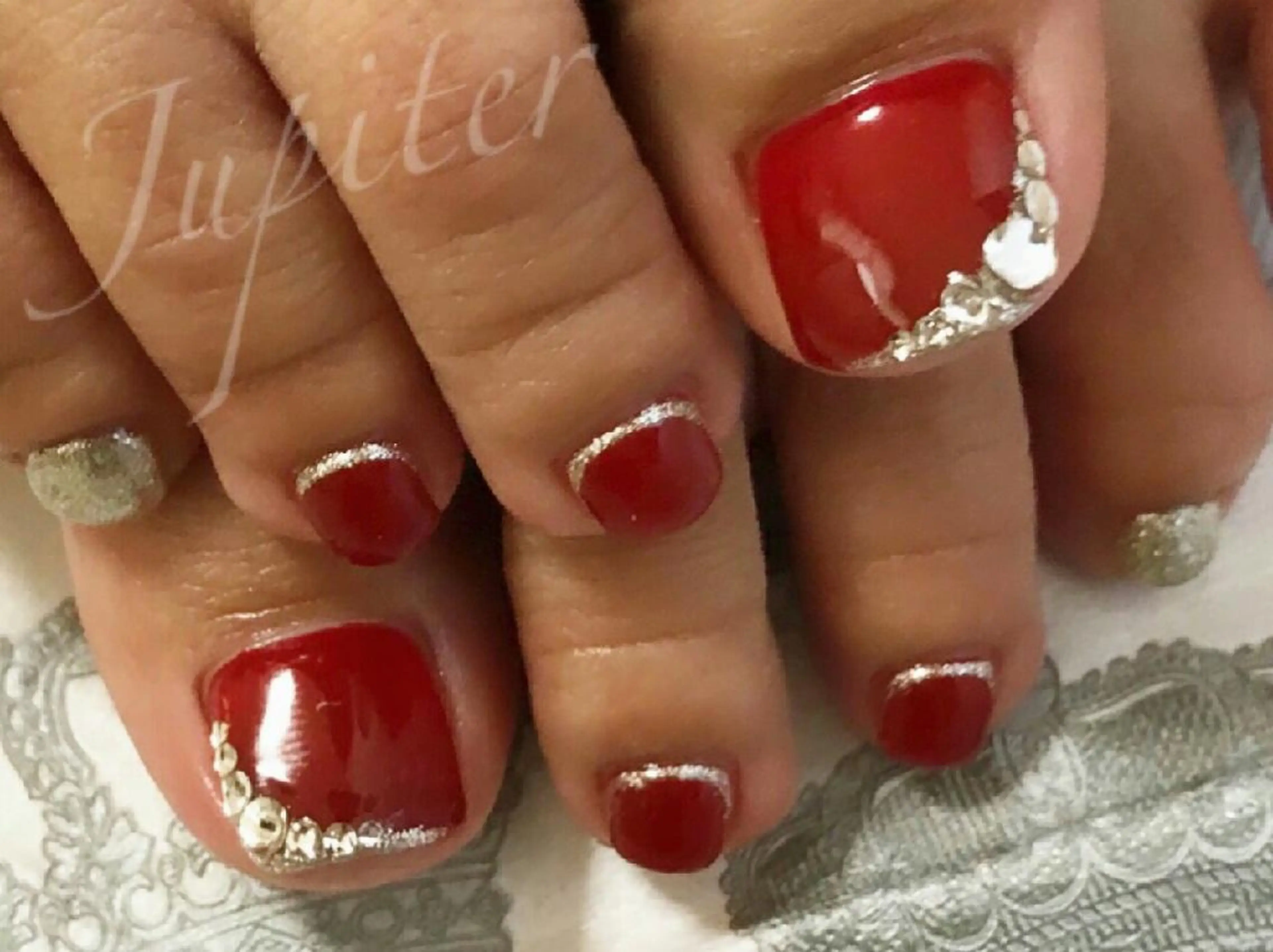 ネイル フットネイル ジェルネイル 赤色 フットネイル PrivateSalon Jupiter所属・Jupiter .のネイルデザイン