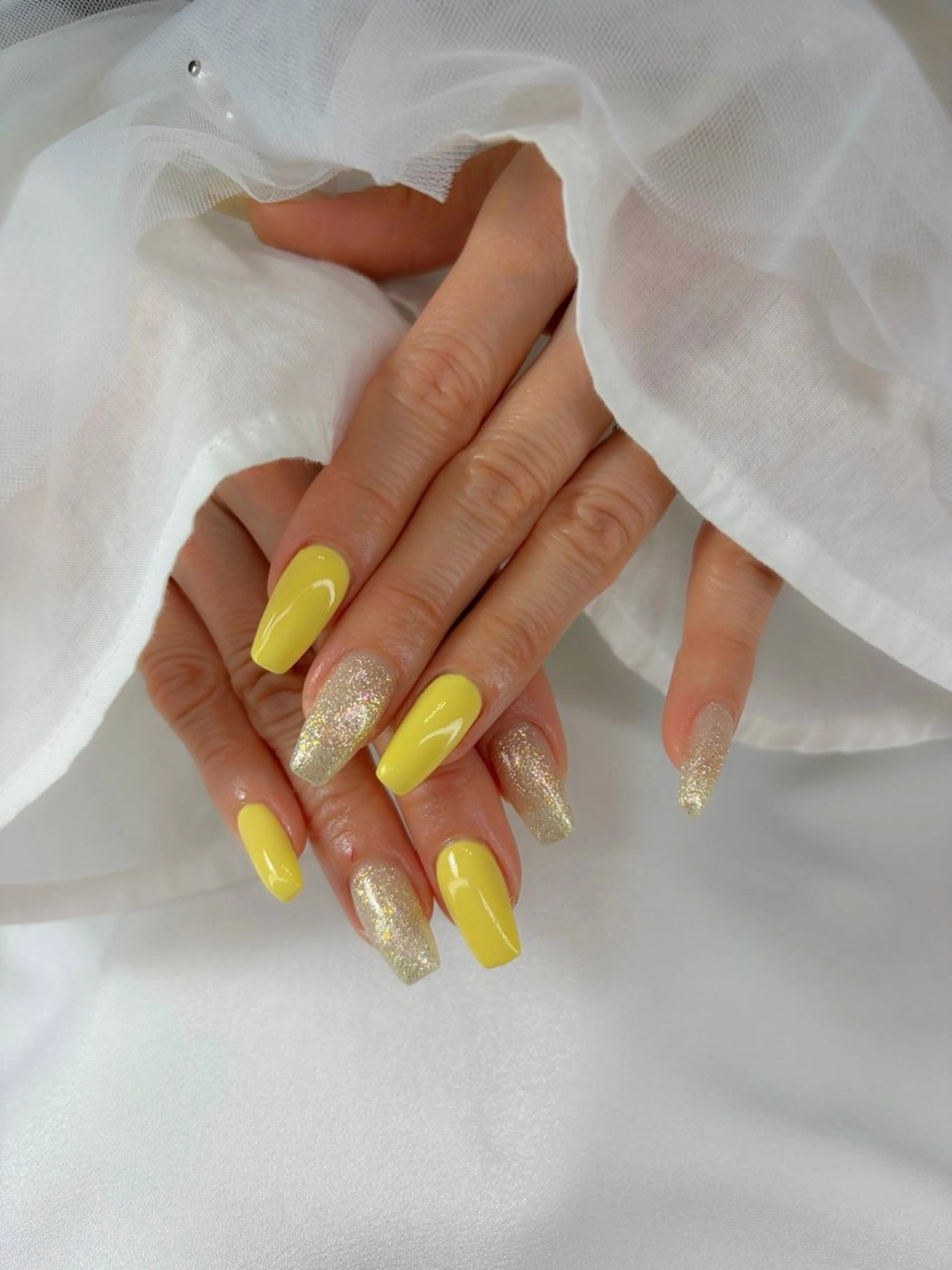 ネイル フラッシュネイル 春ネイル 黄色 ハンドネイル iro+ nailのネイルデザイン