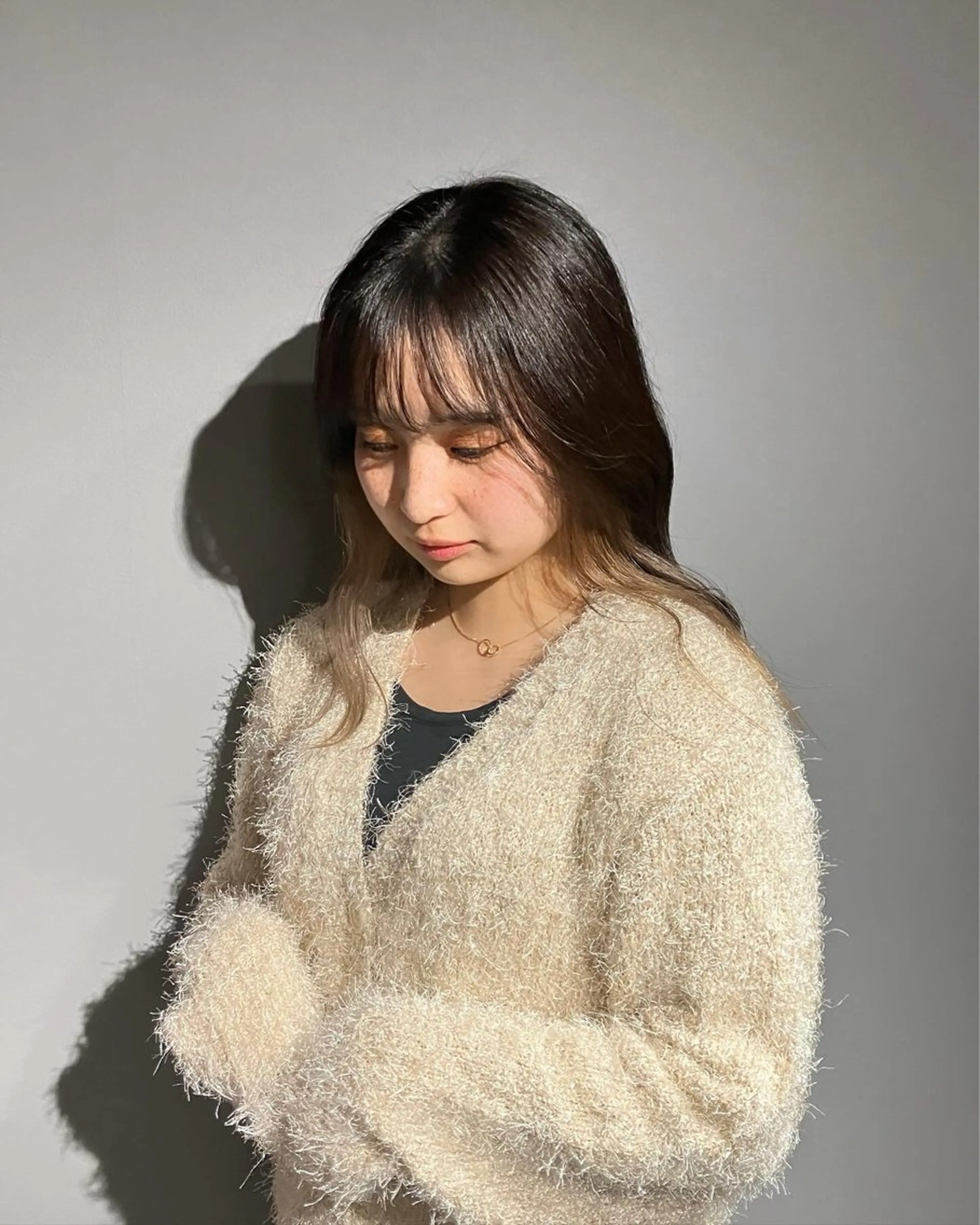 ミディアム カラー ベージュカラー イヤリングカラー ミルクティーベージュ 髪質改善/縮毛矯正 /美髪カラー/こてのヘアスタイル