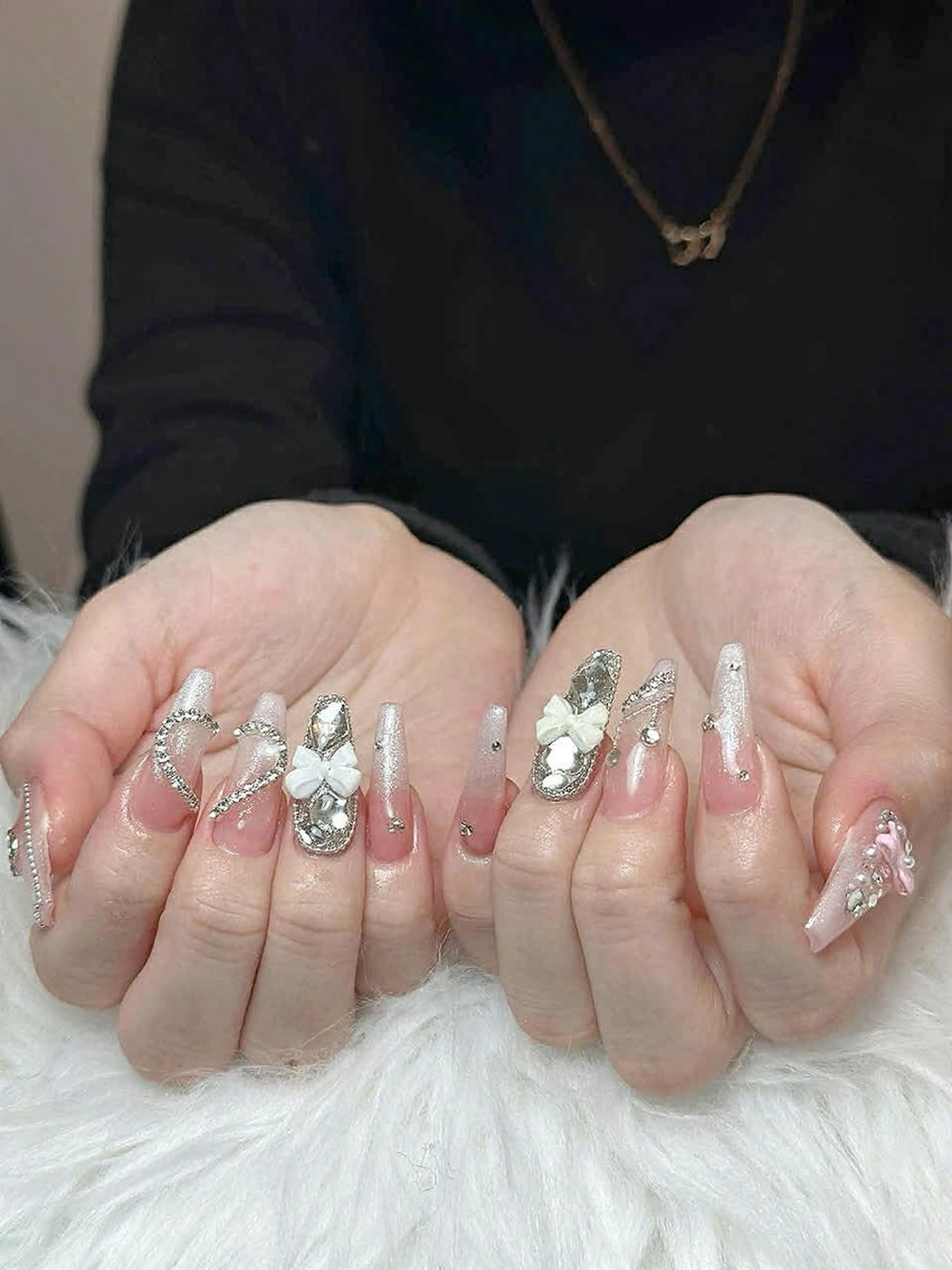 ネイル ジェルネイル キラキラネイル 韓国ネイル 持ち込み ワンホンネイル ハンドネイル Haruki Nail Salonのネイルデザイン