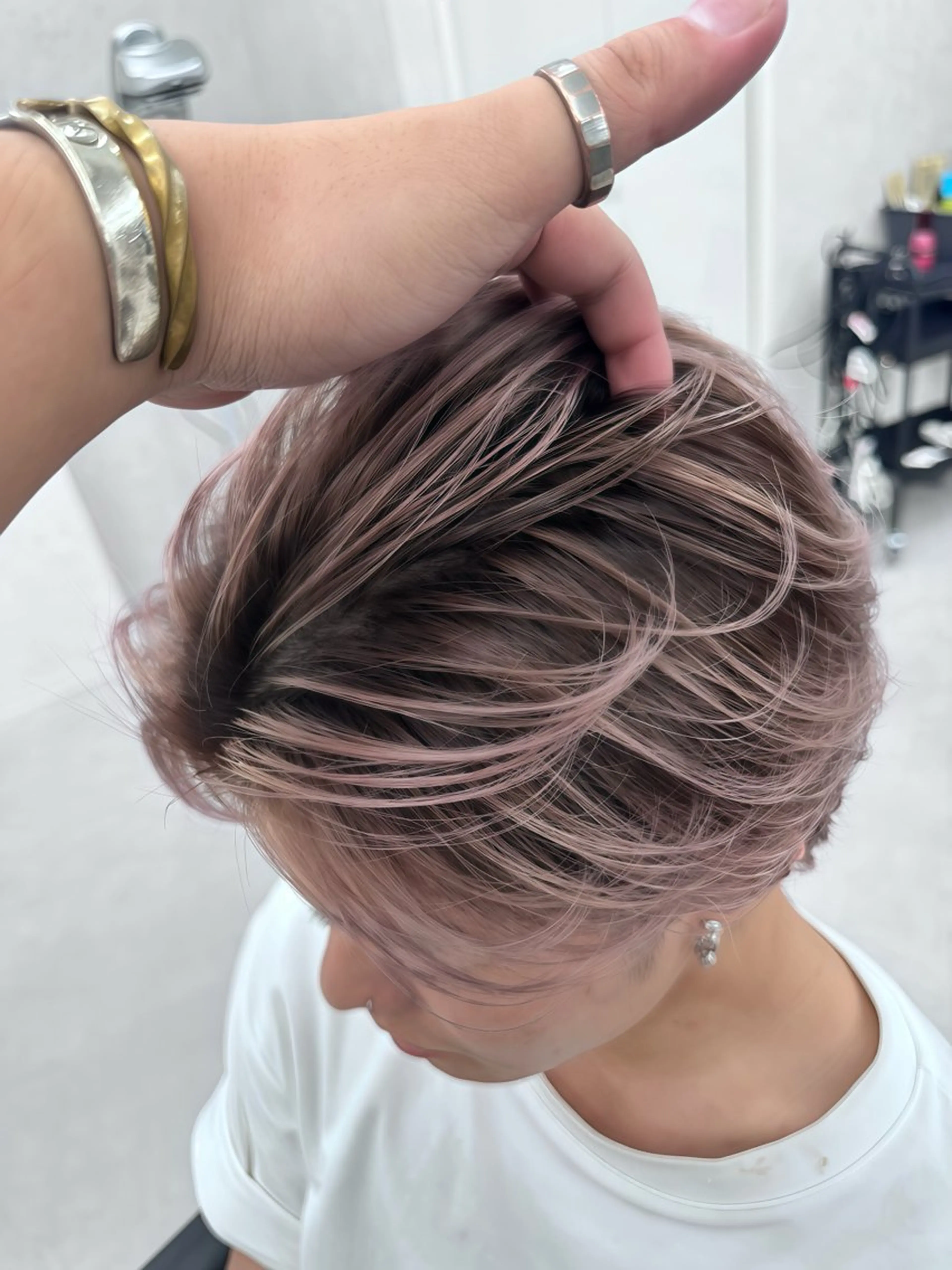 ミディアム ハイライト レイヤーカット カット ヘアカラー ハイライトカラー 浦和メンズ新井涼太のヘアスタイル