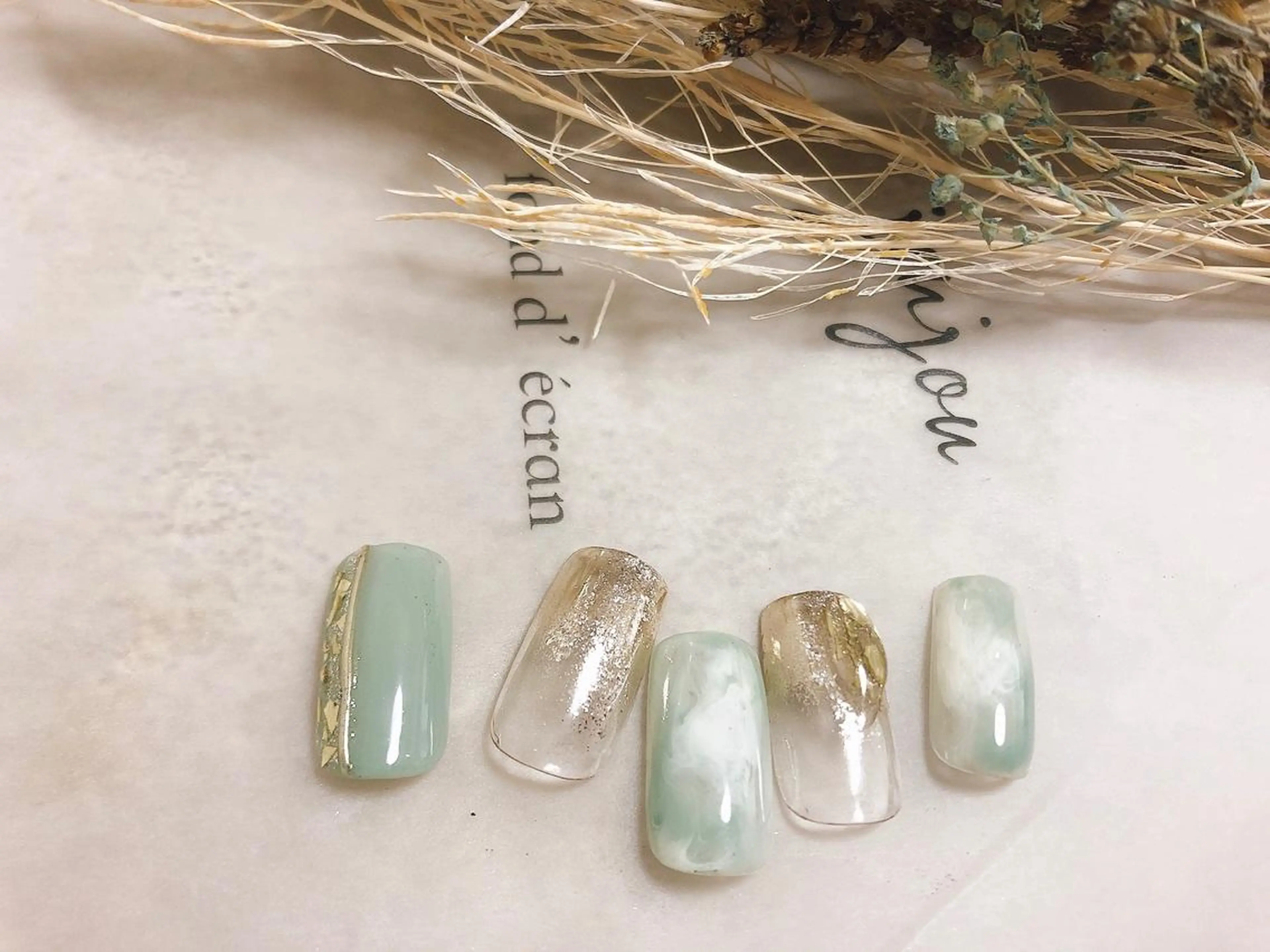 ネイル mogunail &blowのネイルデザイン