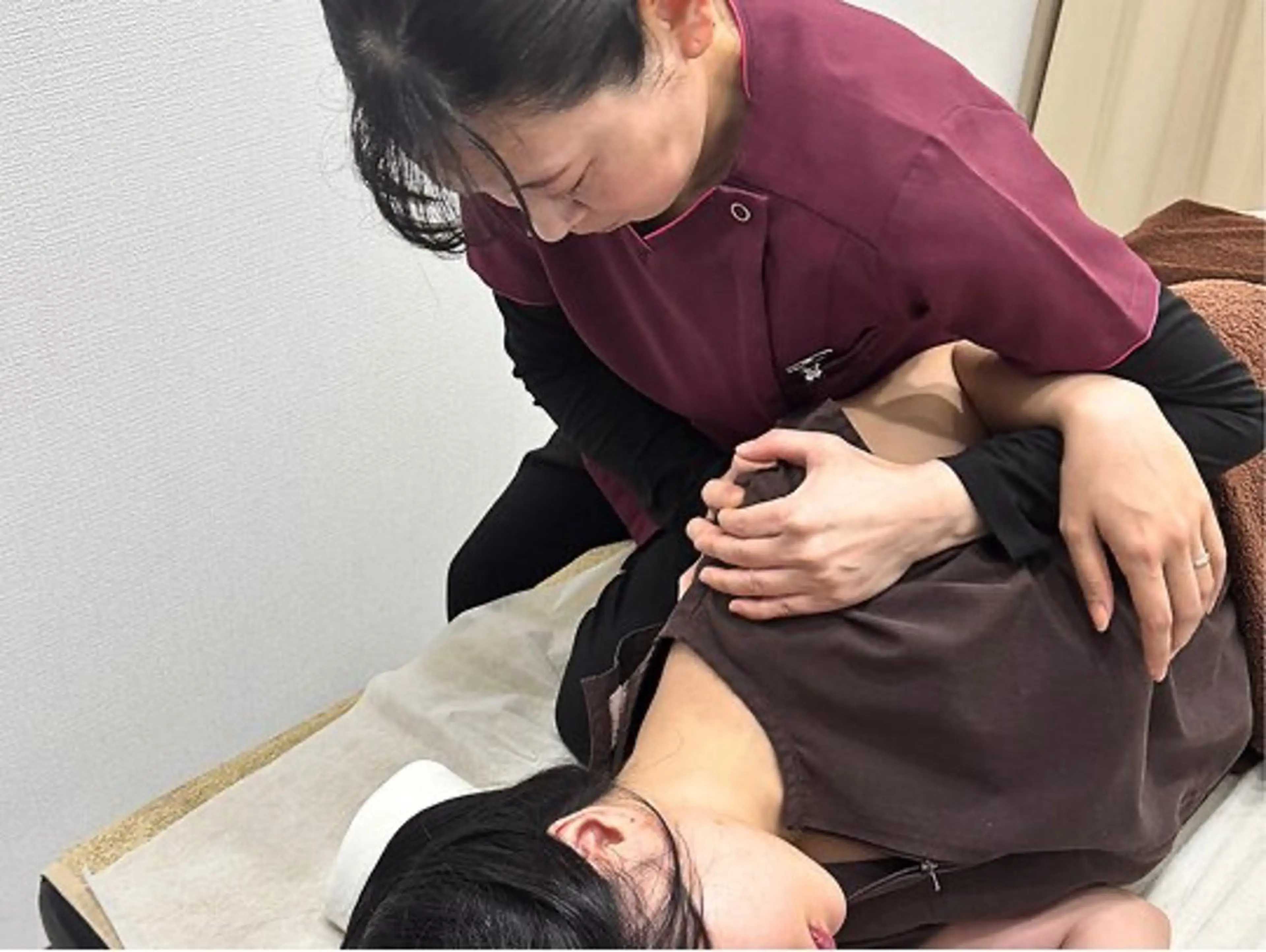 【美容鍼・小顔鍼】 鍼灸師　吉田洋美のエステ・リラクイメージ