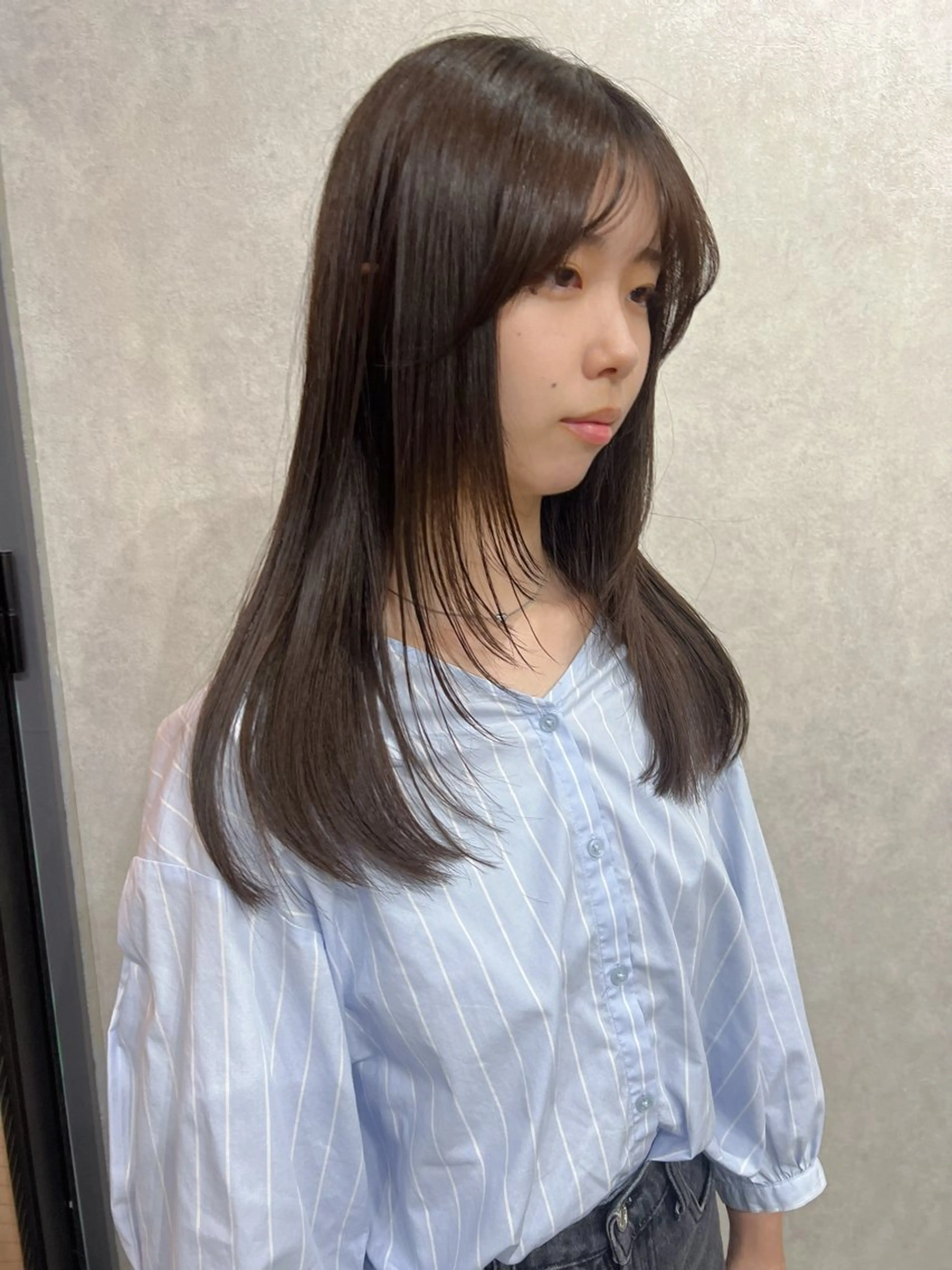 セミロング YUI ハイトーンカラーのヘアスタイル