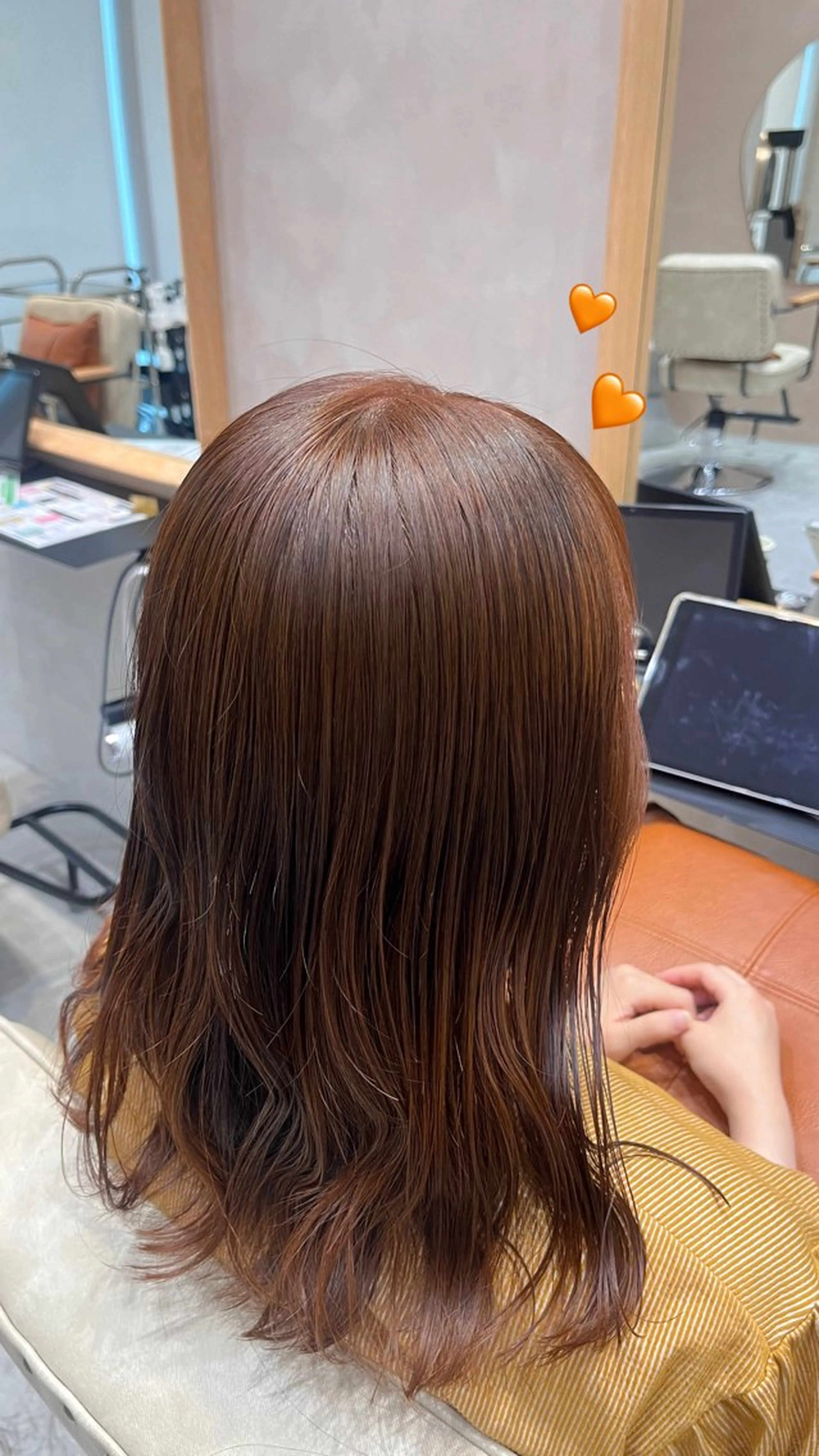 ミディアム カラー 阿久津真衣 似合わせカットのヘアスタイル