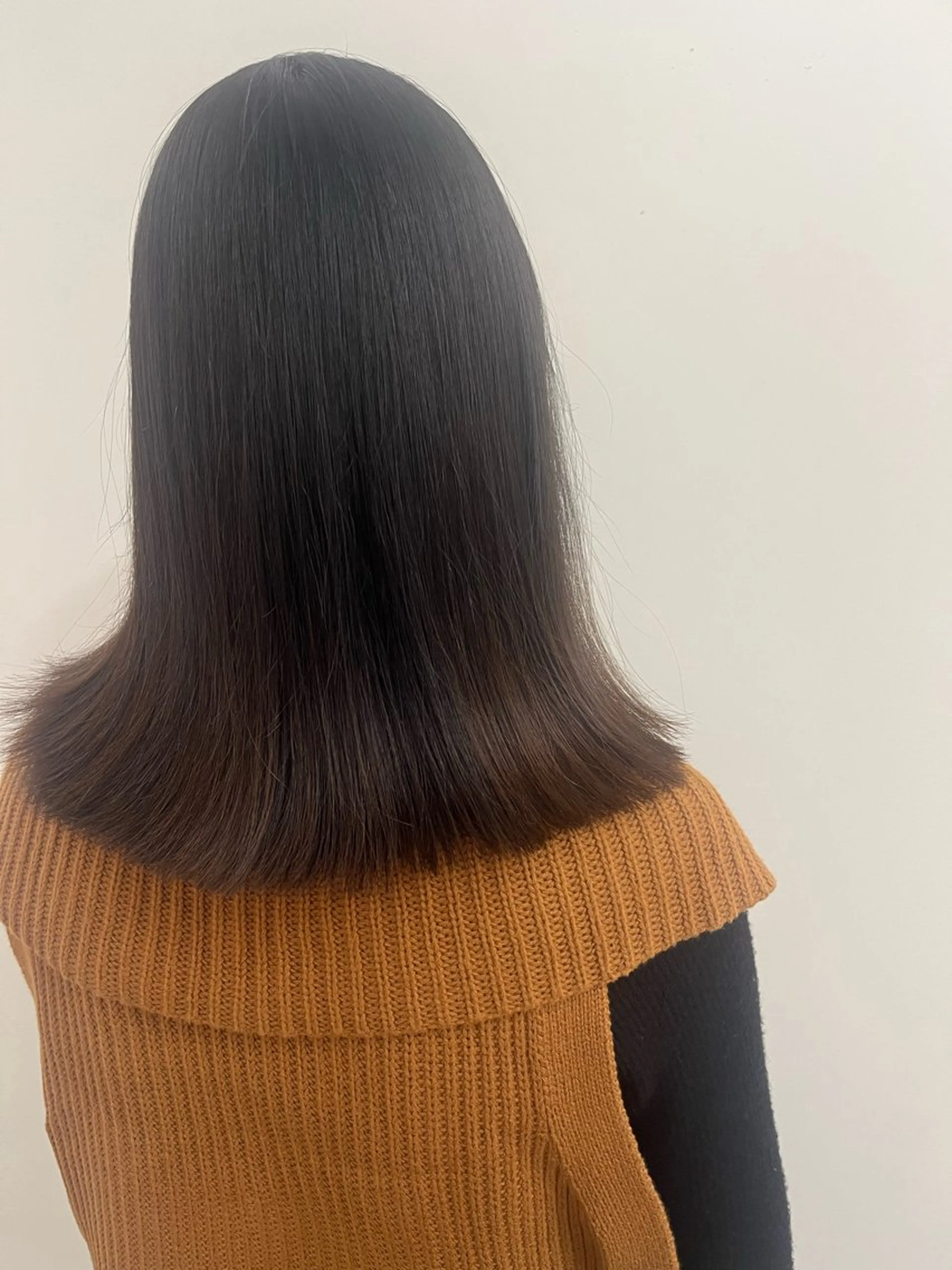 セミロング アトリエファゴ Noaのヘアスタイル