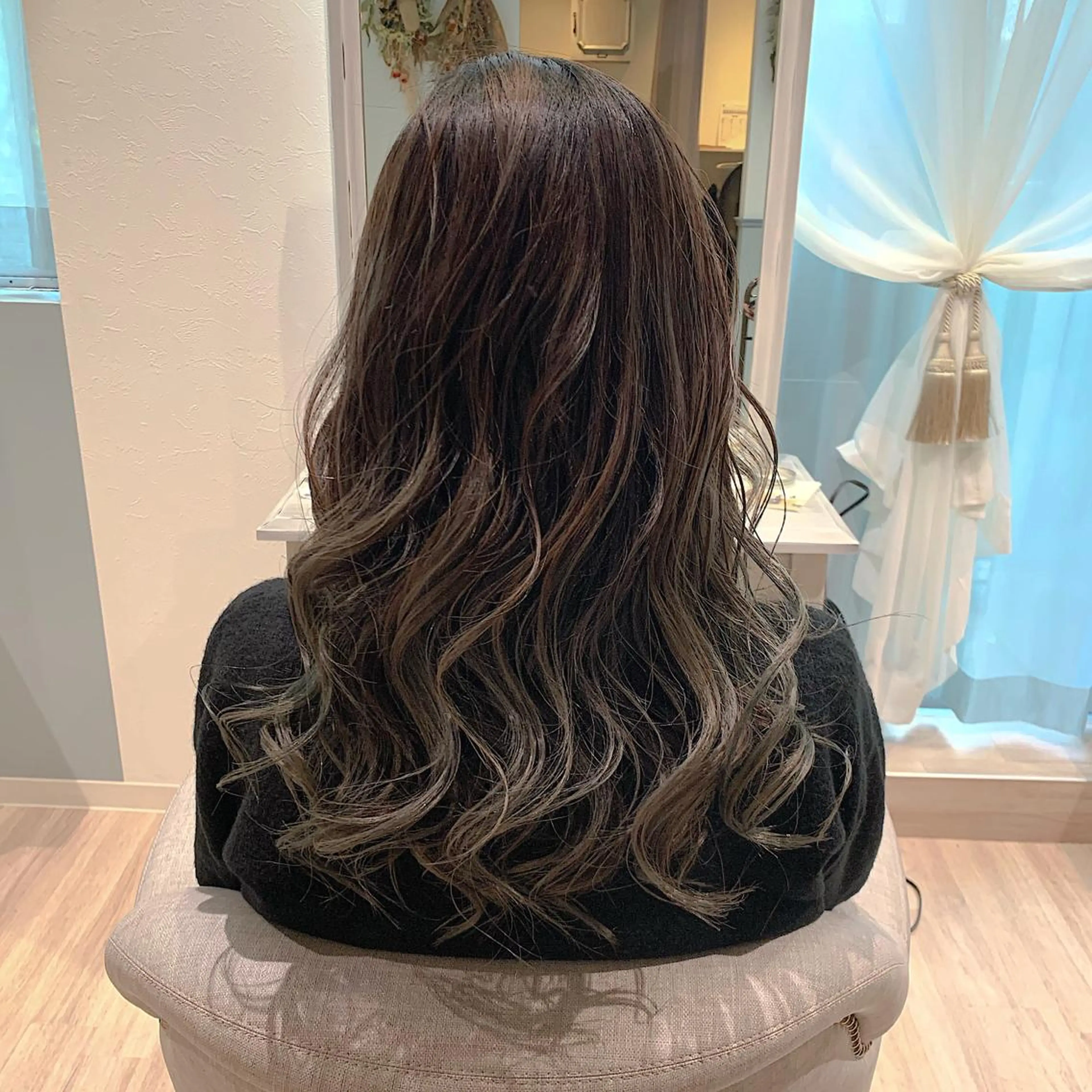 ロング カラー ayano ．のヘアスタイル