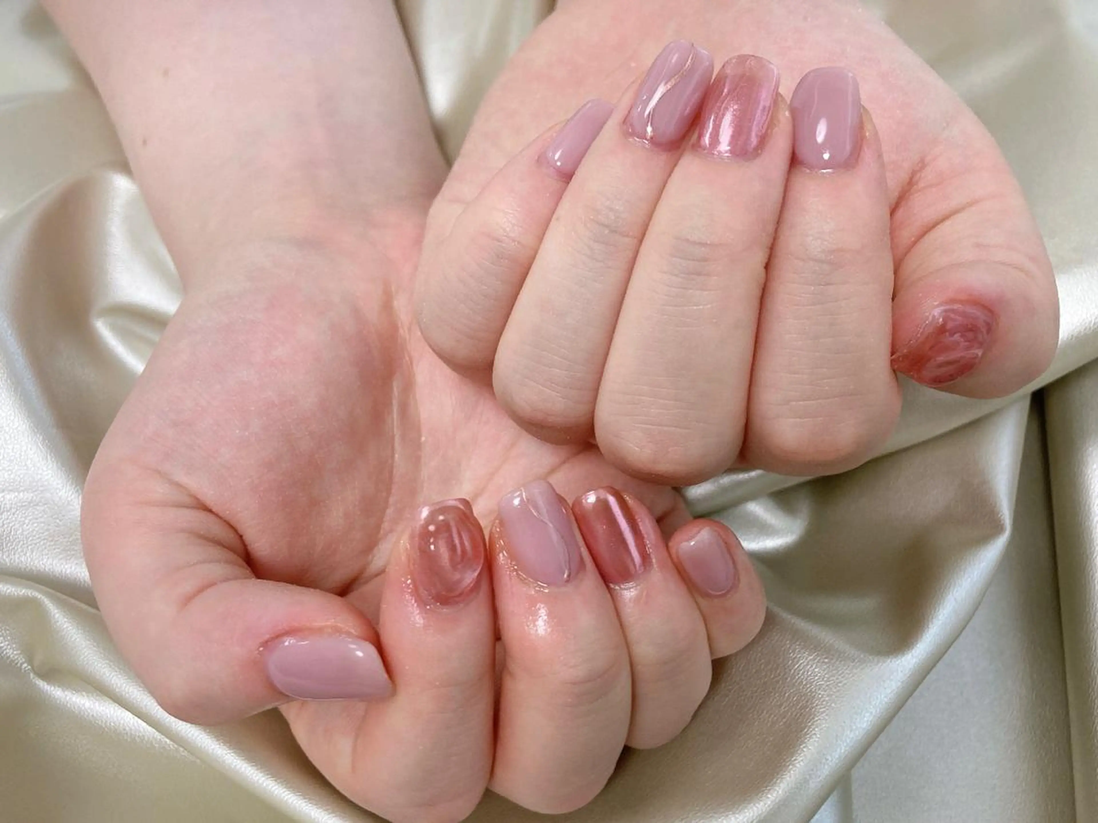 ネイル ミラーネイル ぷっくりネイル mogunail &blowのネイルデザイン