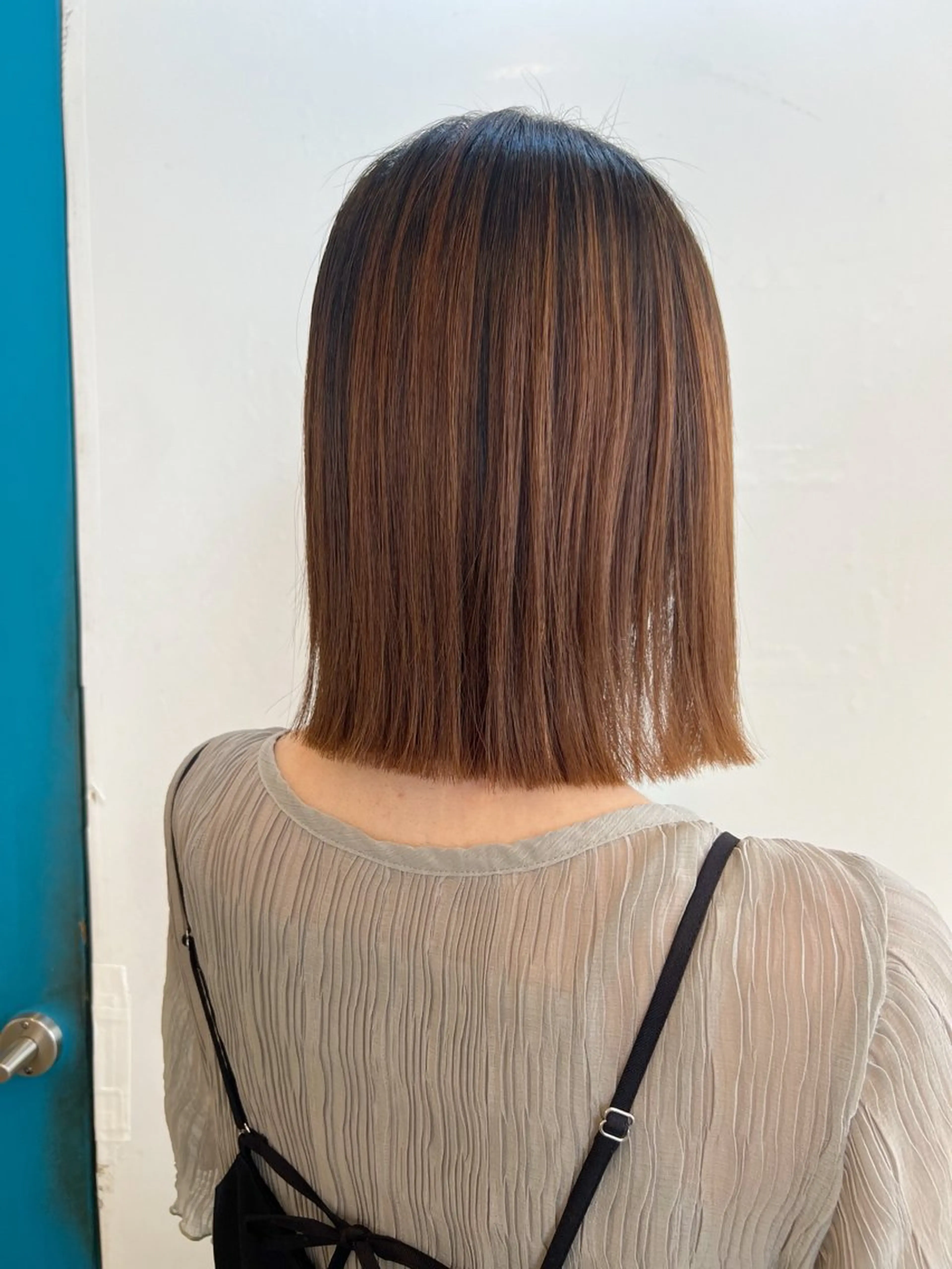 ミディアム ボブ 顔周りカット ハイライト カット 縮毛矯正 トリートメント KANA/ボブ/ インナーカラー/艶髪のヘアスタイル