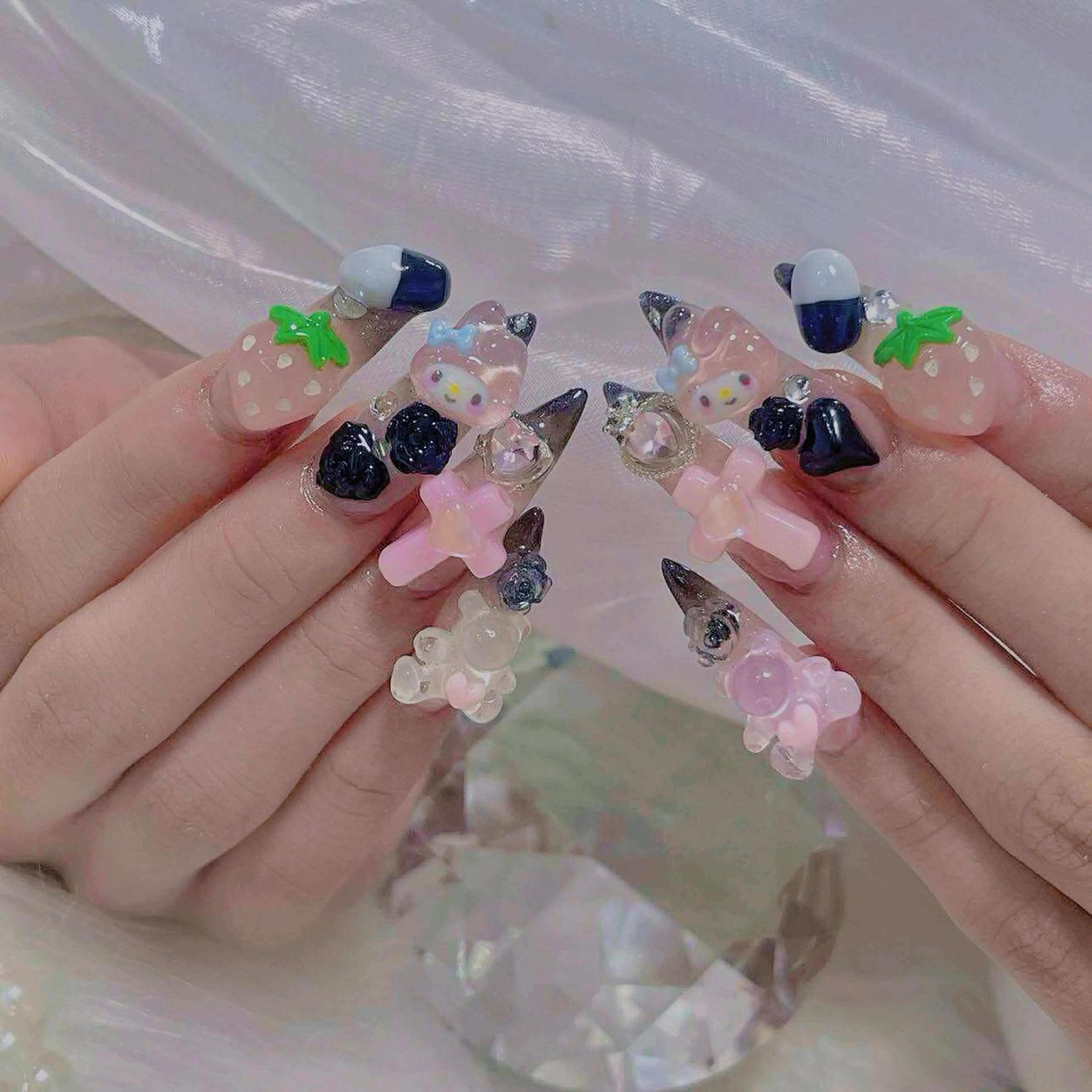 ネイル チークネイル フレンチネイル ラメ(グリッター) マグネットネイル ニュアンスネイル な なのネイルデザイン