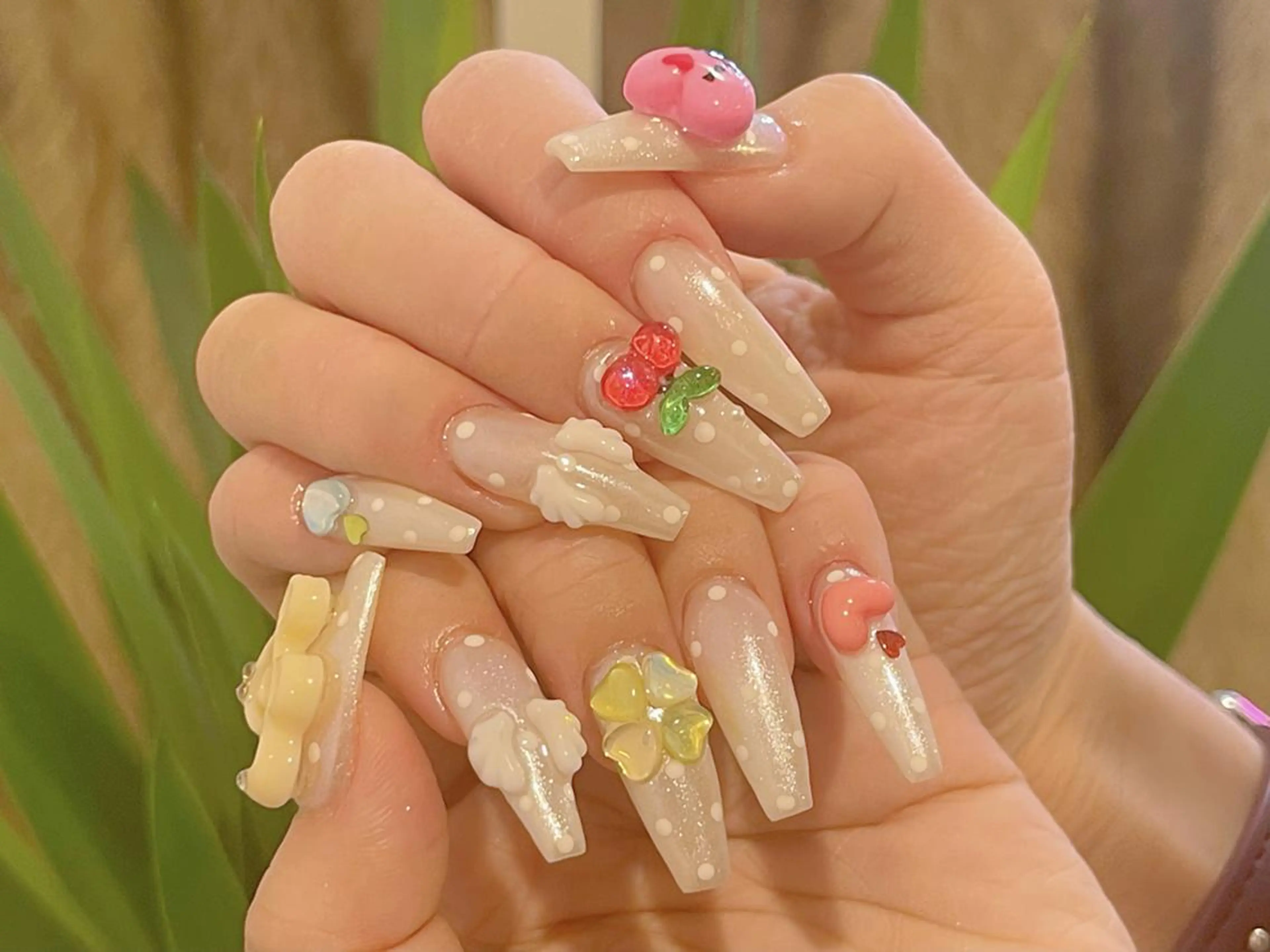 ネイル オーロラネイル 長さ出し フットネイル フレンチネイル ジェルネイル ハンドネイル Emi🌸Belle Nail Salonのネイルデザイン