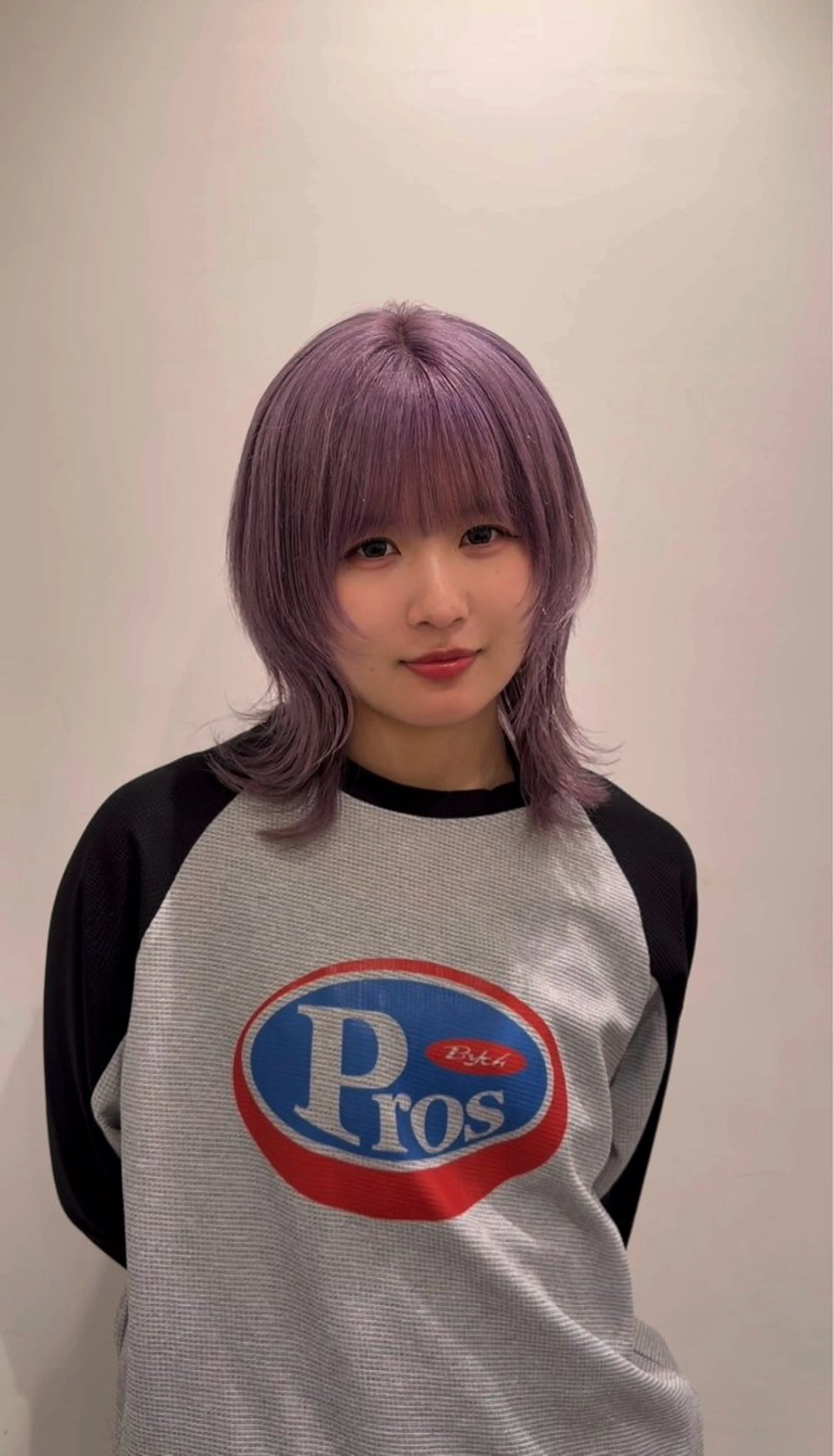 ミディアム パープルカラー 羽鳥 菜々子のヘアスタイル