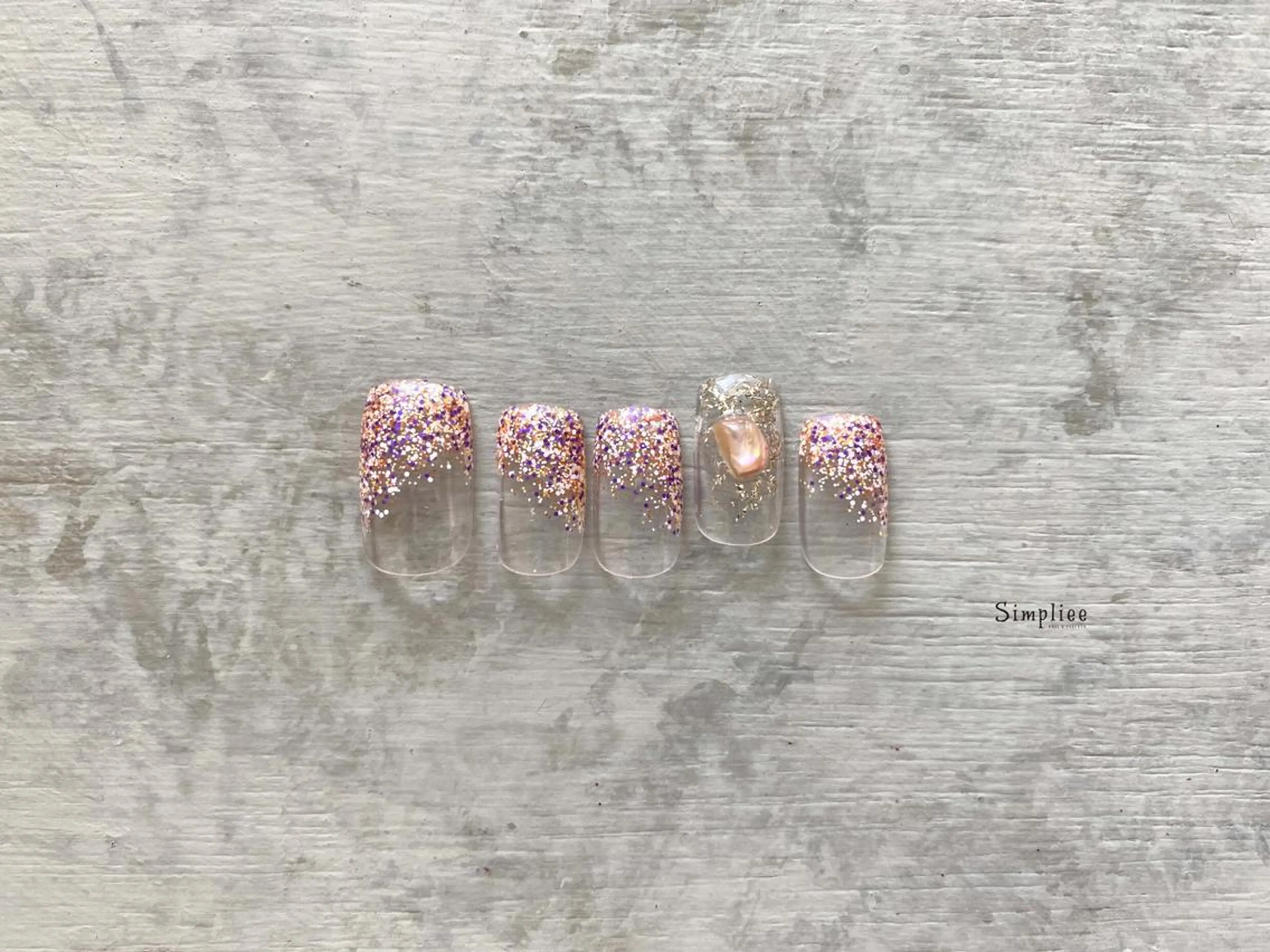 ネイル クリアネイル ニュアンスネイル Emi .K 西荻窪店のネイルデザイン