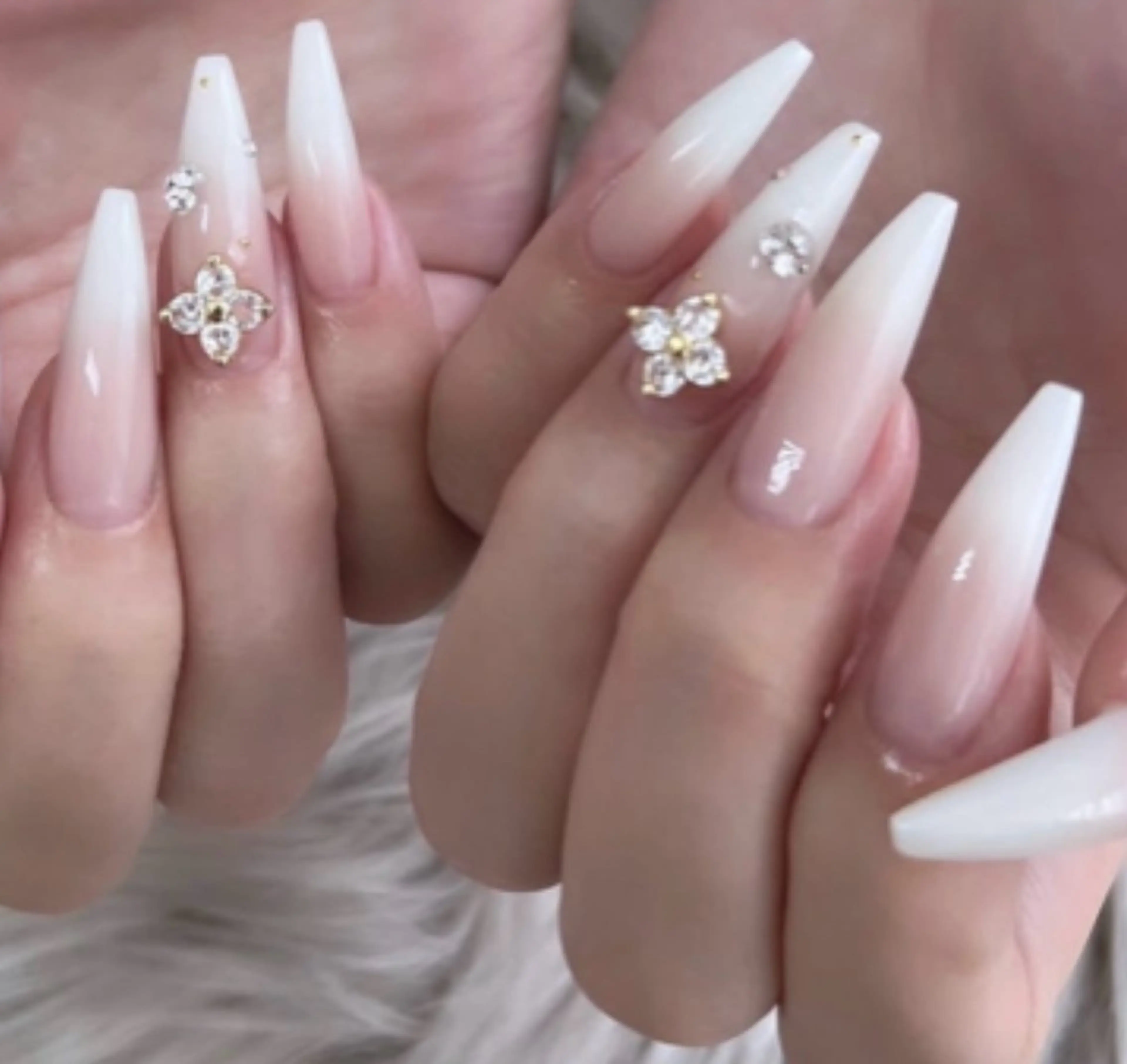 ネイル アートネイル フットネイル フレンチネイル ジェルネイル ガラスフレンチ Queeens nailのネイルデザイン