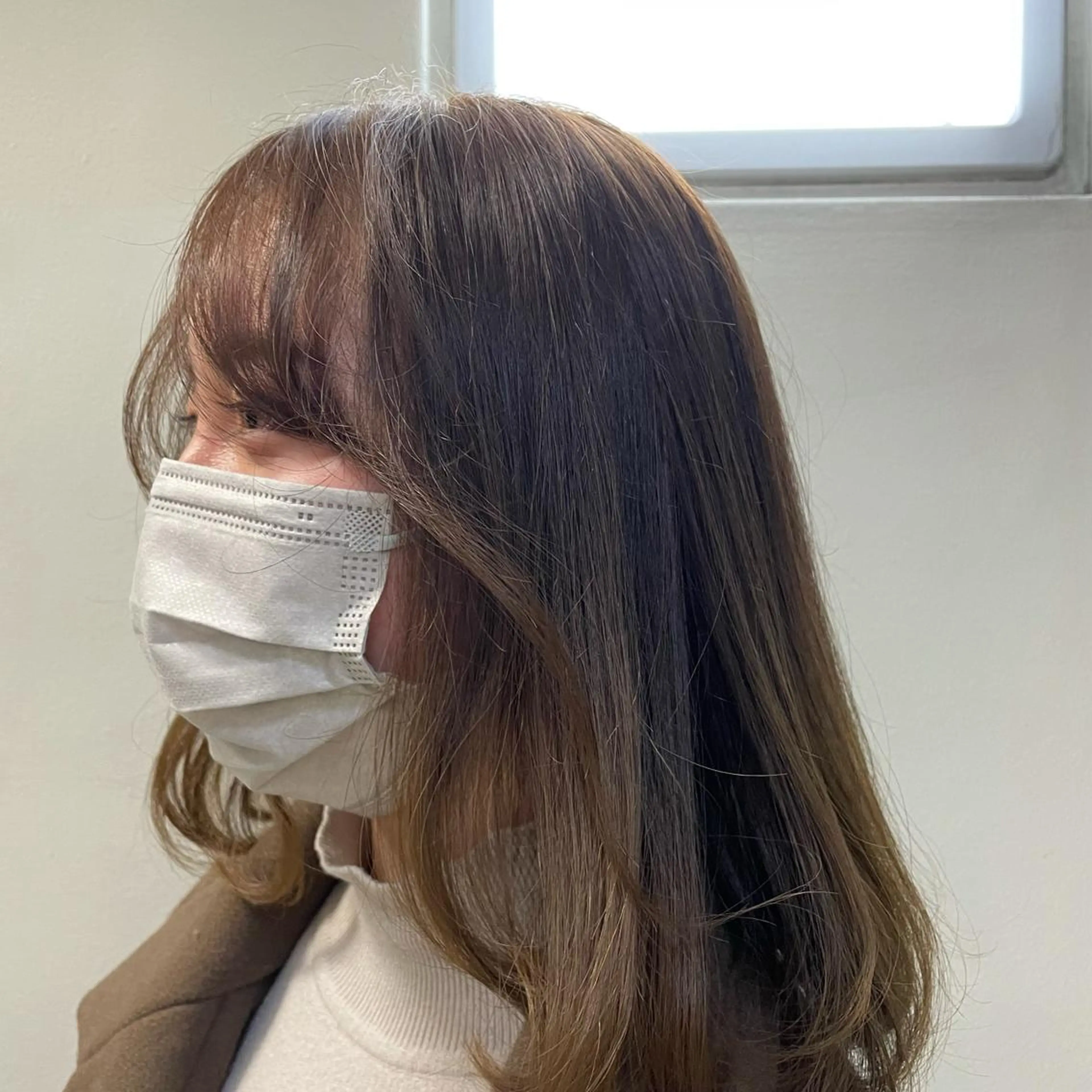 セミロング カラー ブリーチ ブリーチなしカラー 丸山 愛万音のヘアスタイル