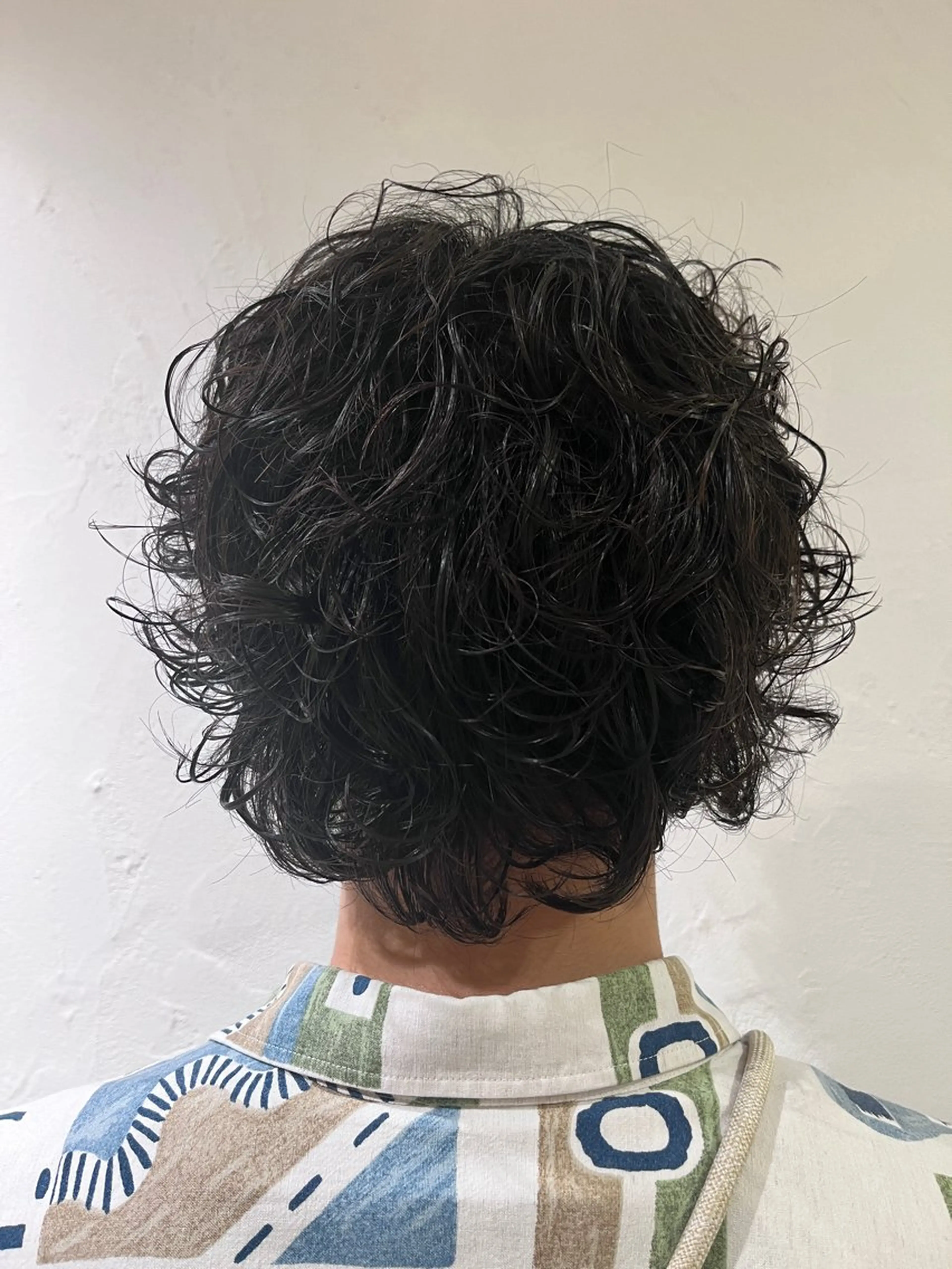 ミディアム パーマ メンズ ミディアムパーマ メンズパーマ プードルパーマ 似合わせカット プードルパーマ カット パーマ トリートメント 美容室stadium 横田ジュンコのヘアスタイル