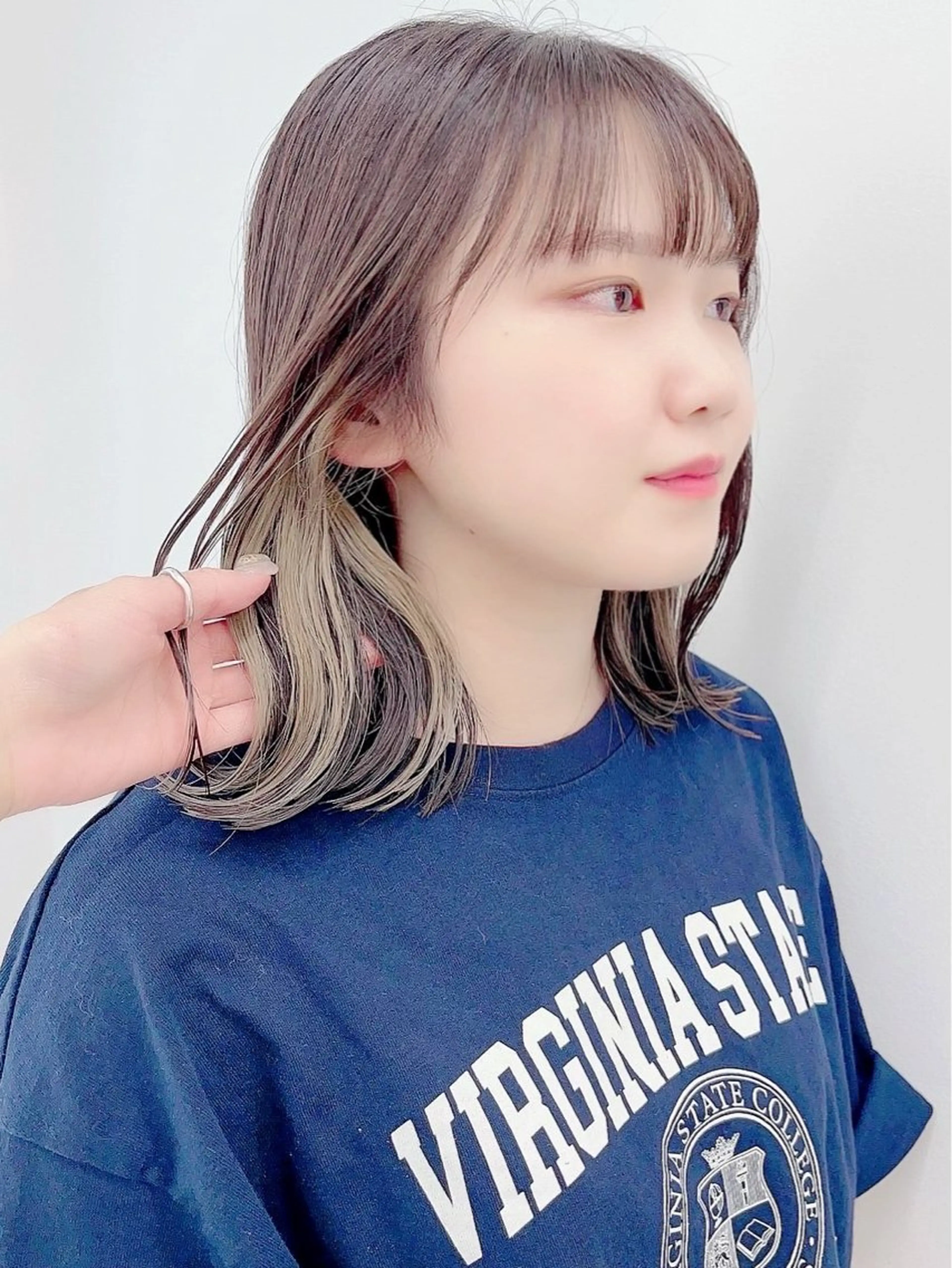 ミディアム ブリーチなしWカラー /レイヤー/セイナのヘアスタイル