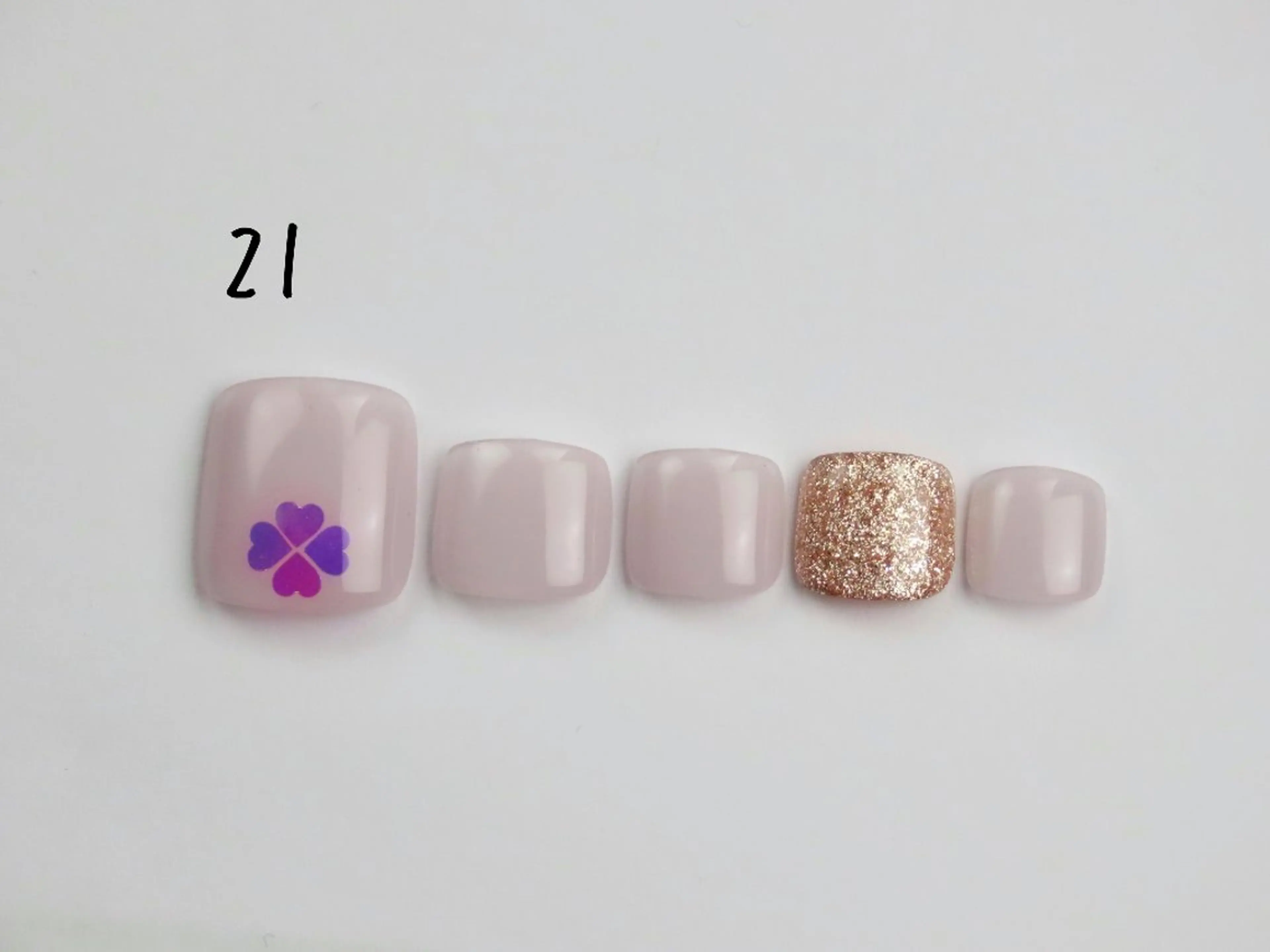 ネイル フットネイル Maum 新潟店のマツエク・マツパデザイン