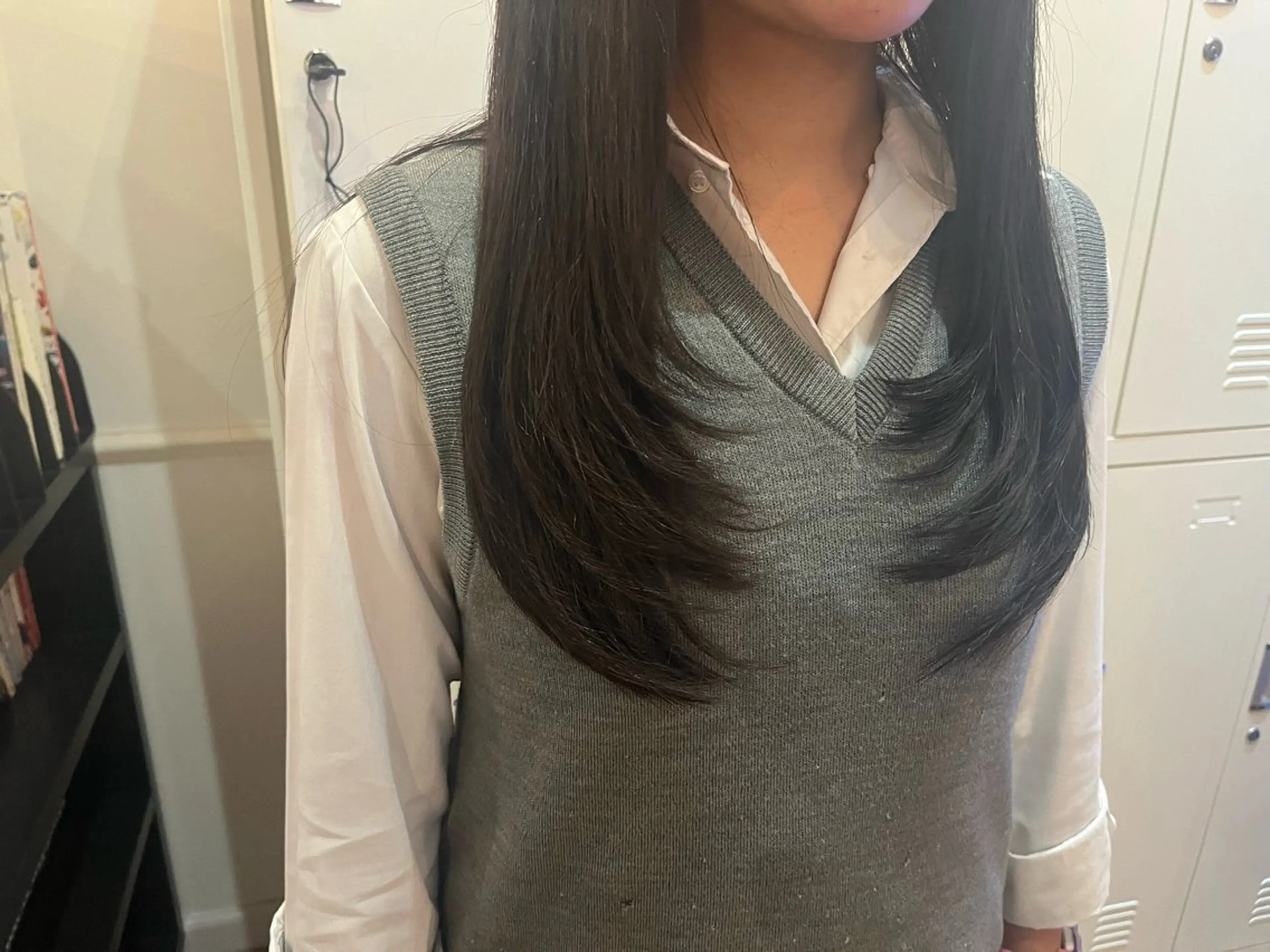 セミロング レイヤーカット アイ／推し活 ／透明感カラーのヘアスタイル