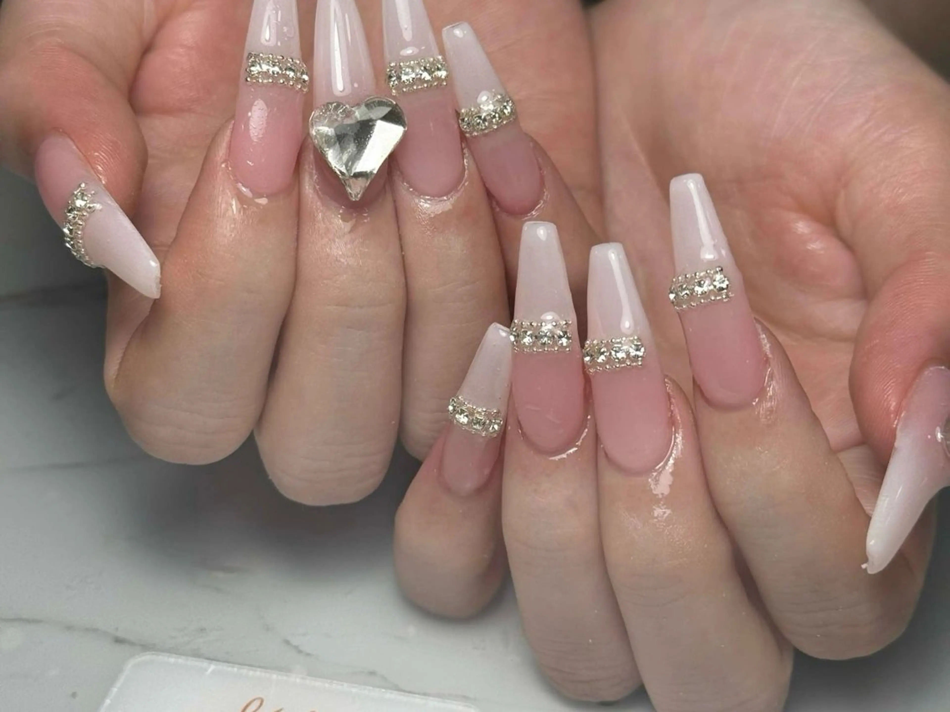 ネイル アートネイル フレンチネイル ジェルネイル グラデーション 韓国ネイル ハンドネイル 💕鈴木ユリ パラジェル/オフ無料のネイルデザイン