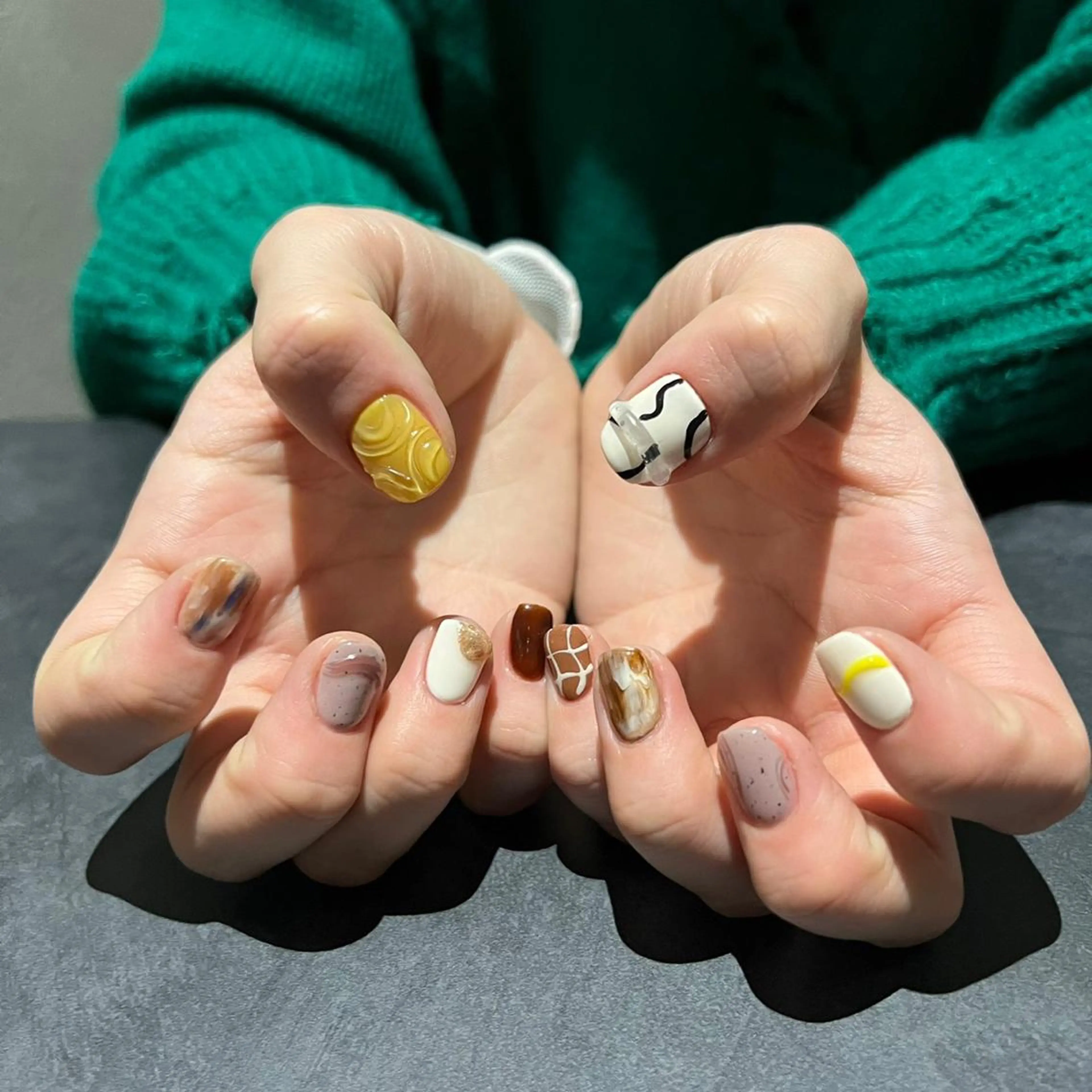 セミロング カラー ネイル SOUPLE 土谷優乃のヘアスタイル