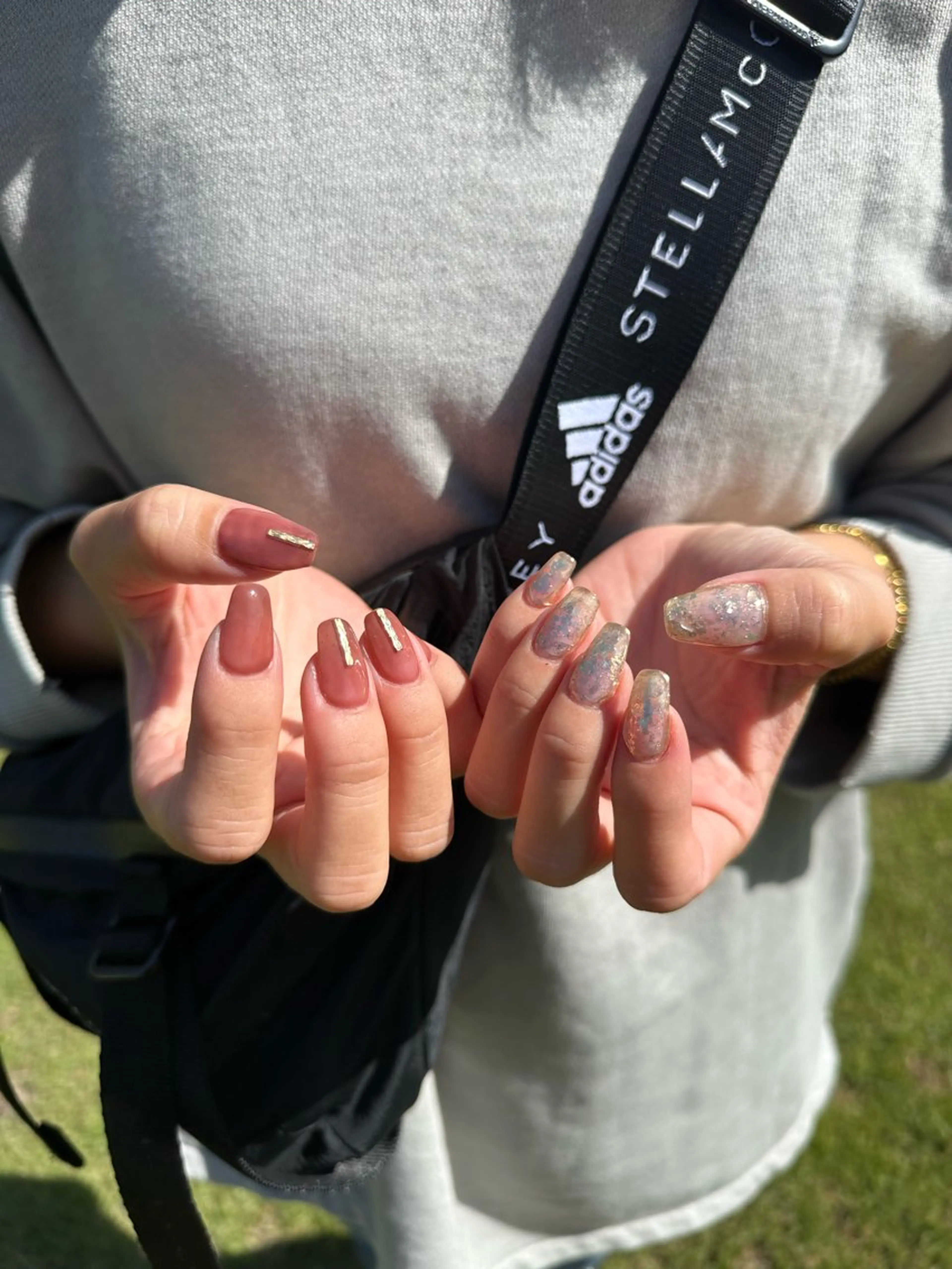 ネイル フットネイル キラキラネイル ニュアンスネイル ワンカラーネイル シンプルネイル nailroom Anmie.のネイルデザイン
