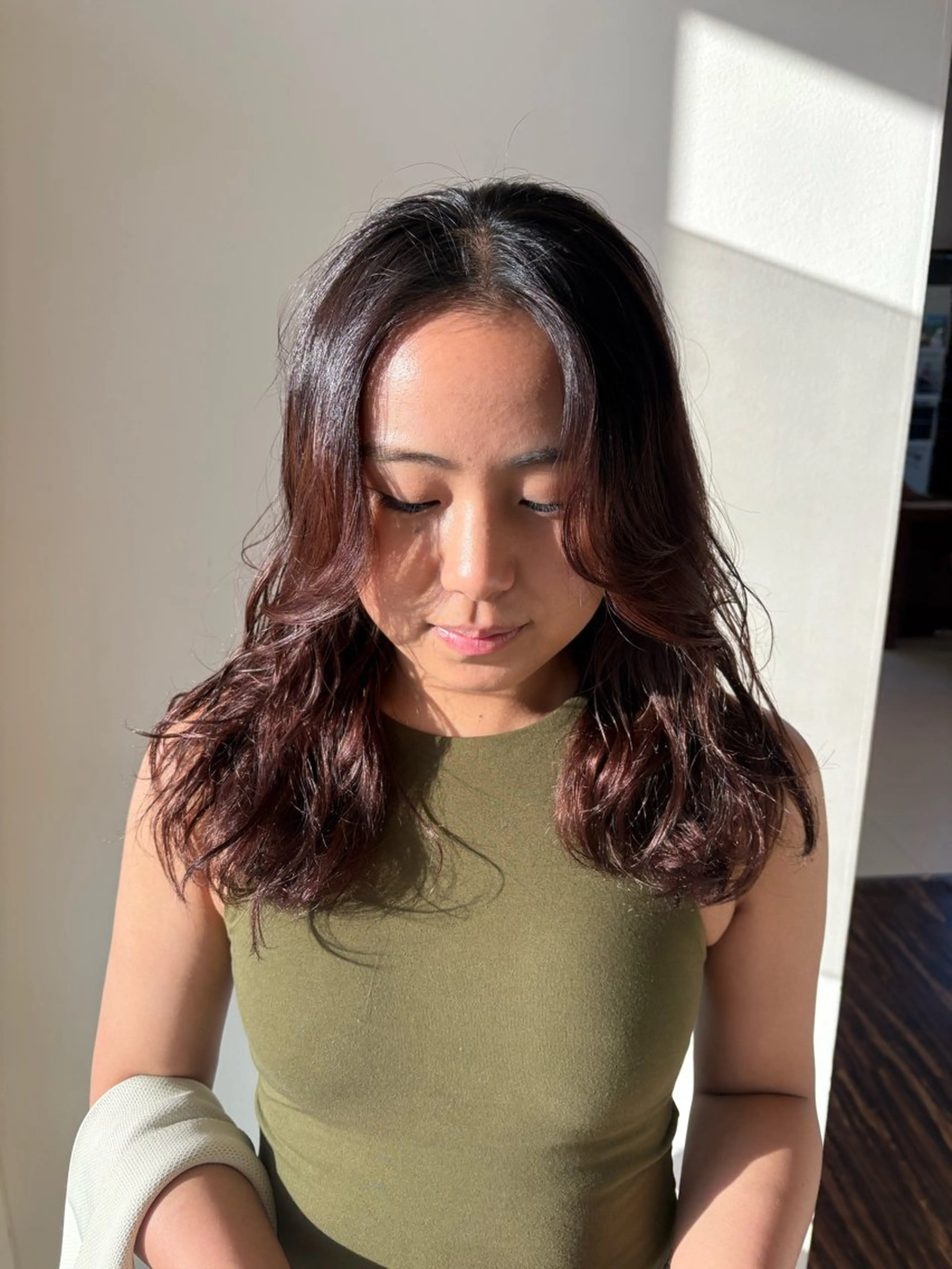 セミロング セミロングパーマ レイヤーカット カット ヘアカラー ヤスダ ホノカのヘアスタイル