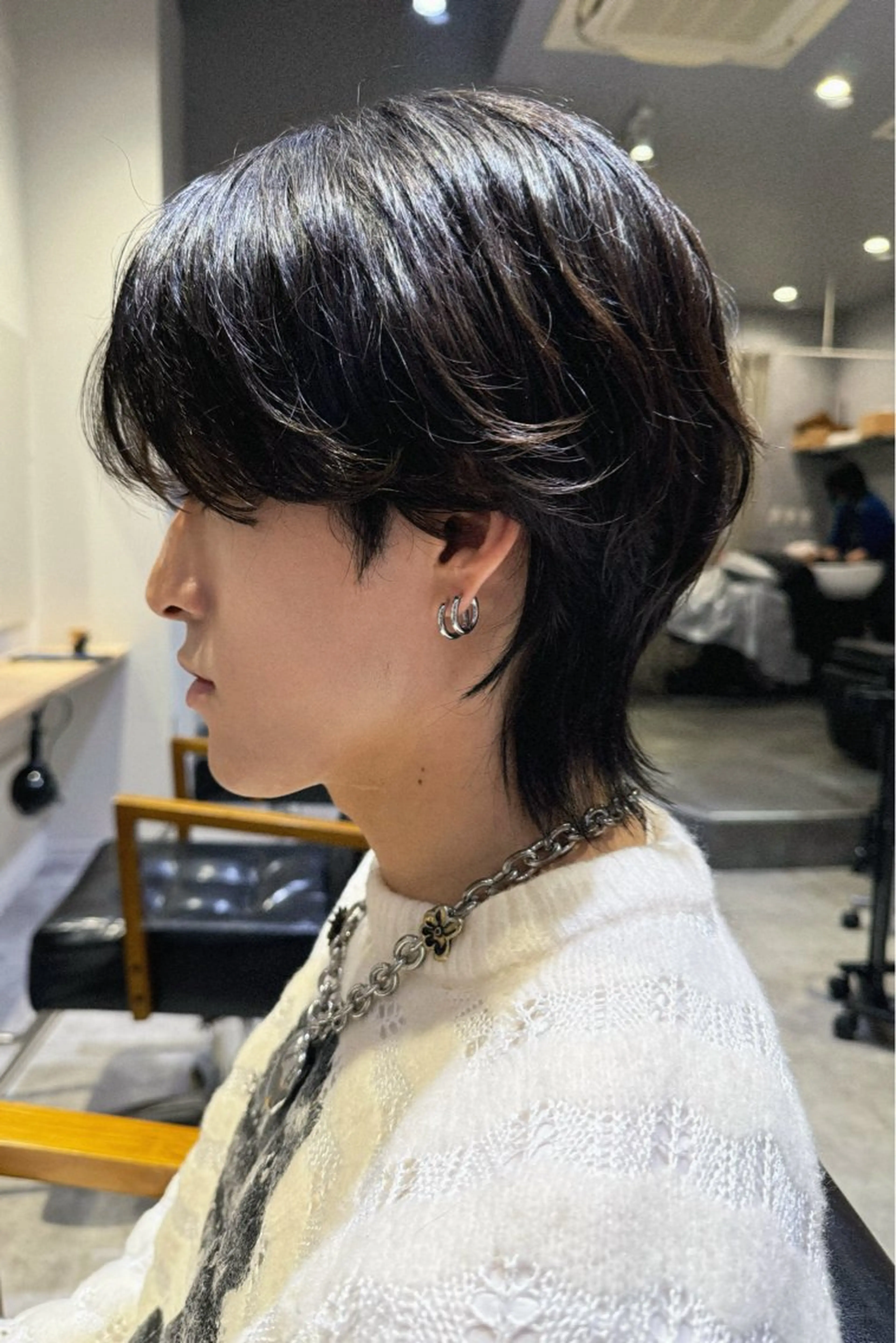 ミディアム パーマ メンズ ミディアムパーマ センターパート ダウンパーマ フェザーパーマ メンズハイライト 藤崎百道メンズカット Zina/森井唯央のヘアスタイル
