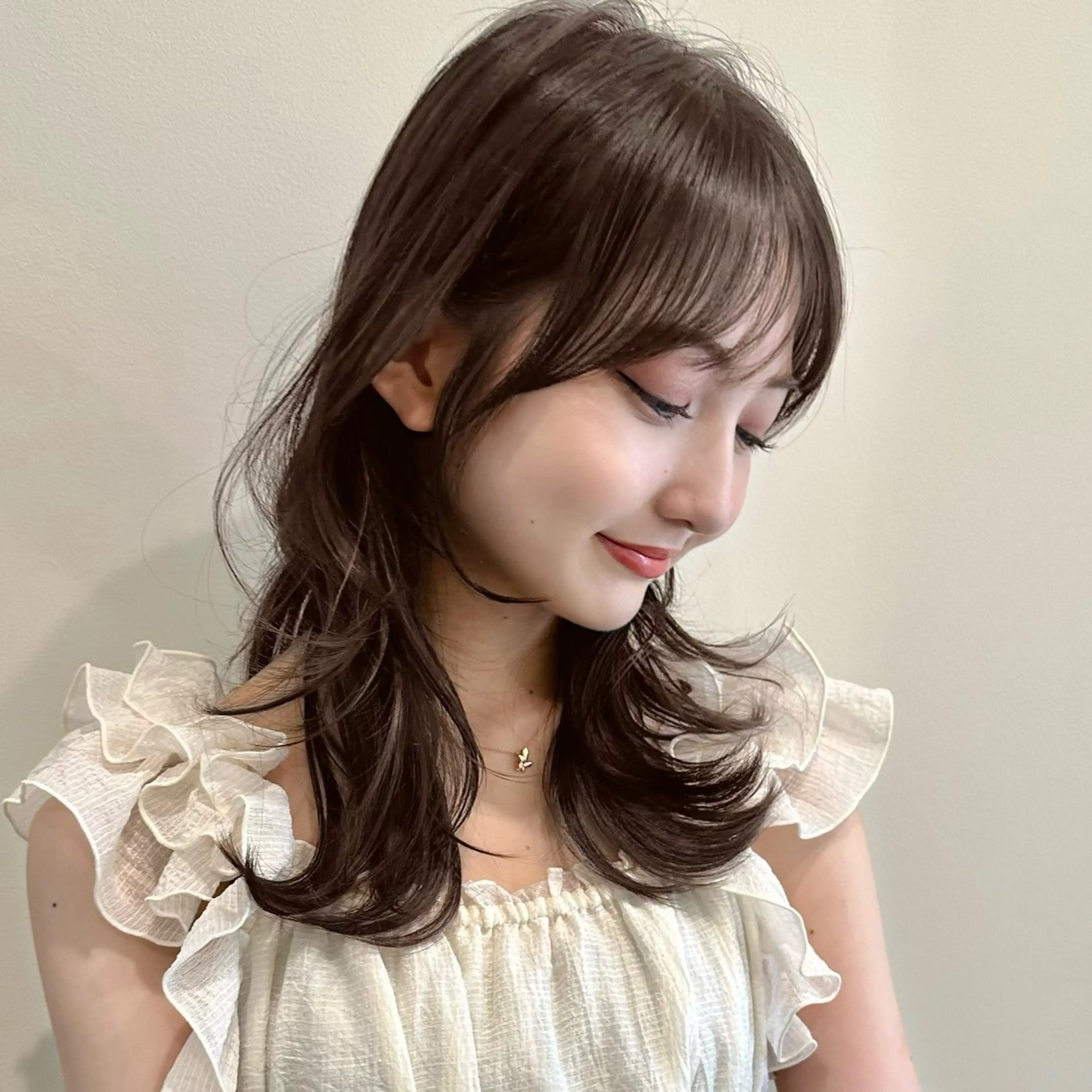 ミディアム カット ヘアカラー トリートメント 🌹ハッシュカット、 レイヤー韓国ヘア🌹のヘアスタイル