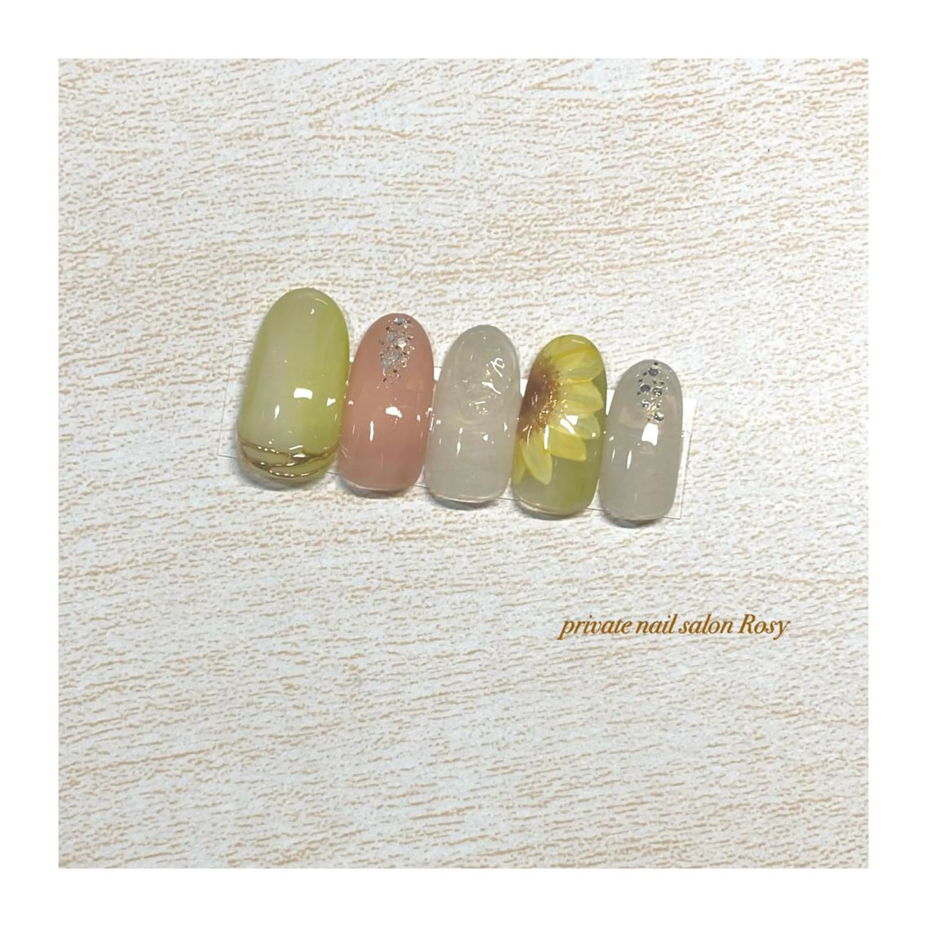 ネイル 🌹 𝕄𝕒𝕚のネイルデザイン