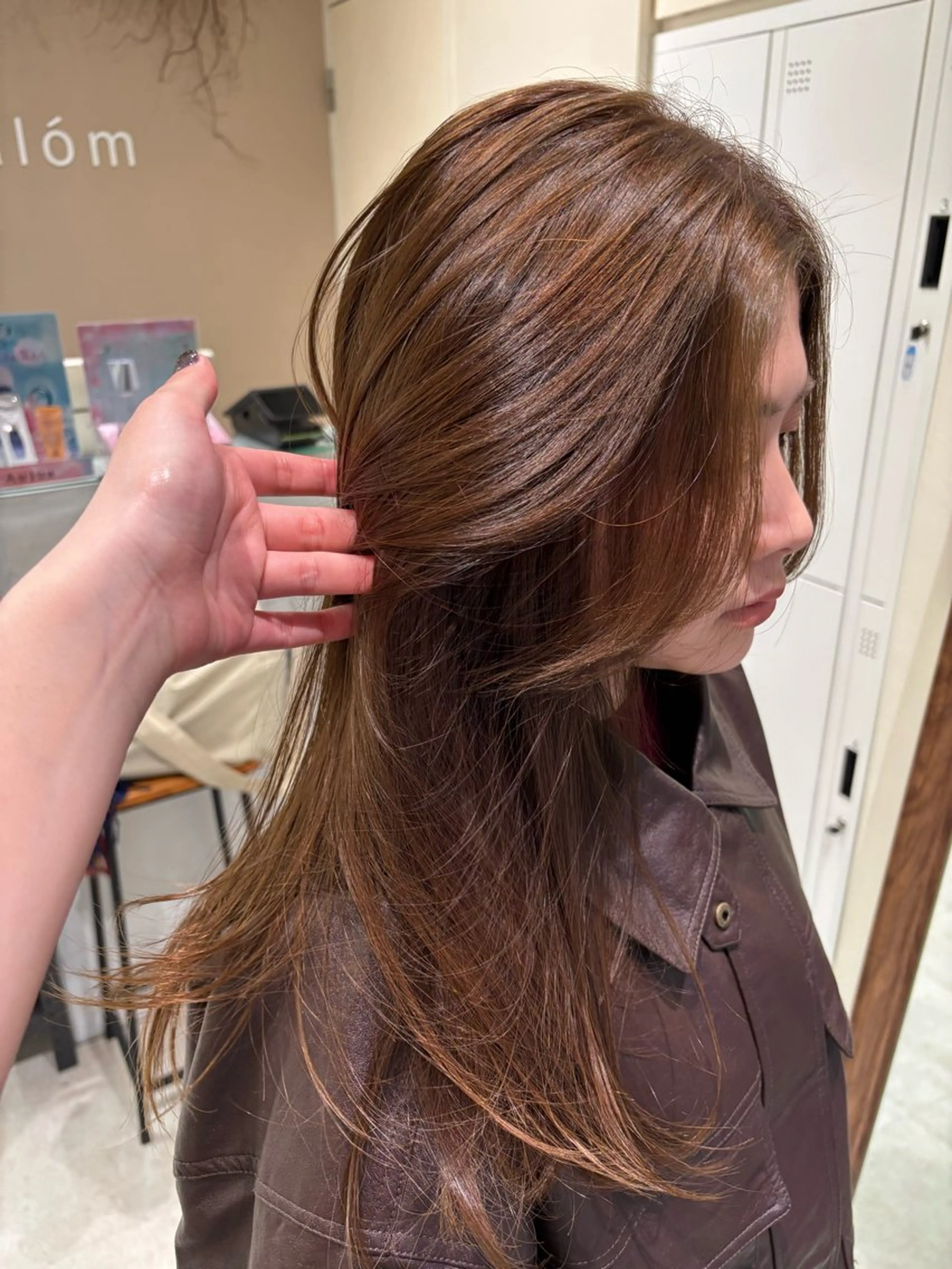 セミロング パーマ 髪質改善 縮毛矯正 トリートメント 酸性ストレート ストレートパーマ ヘアカラー 垢抜け小顔レイヤー オリーブ/スミレのヘアスタイル