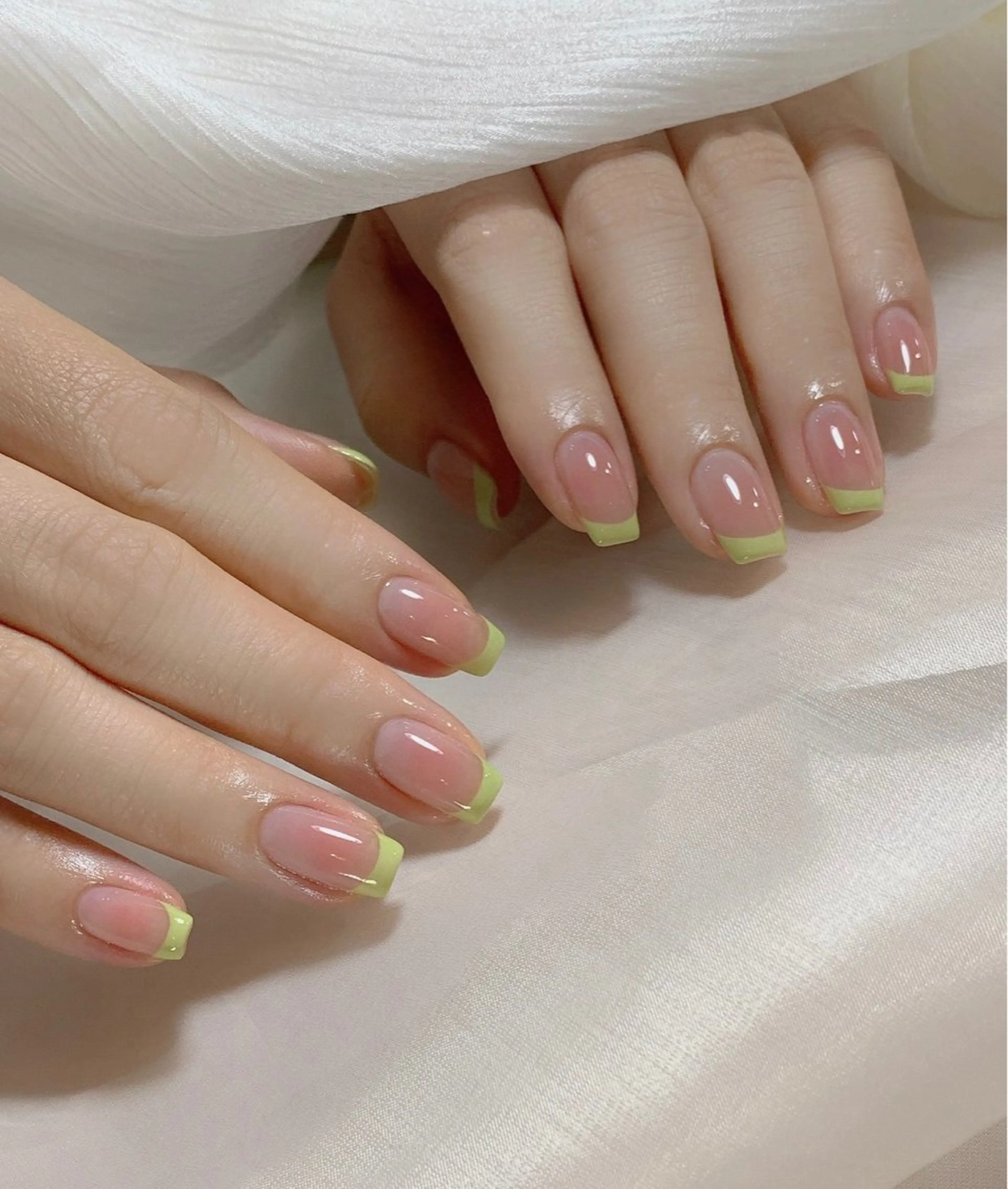 ネイル オーロラネイル 長さ出し フットネイル 韓国ネイル ラメ(グリッター) ハンドネイル 👍thumbs up nail👍のネイルデザイン