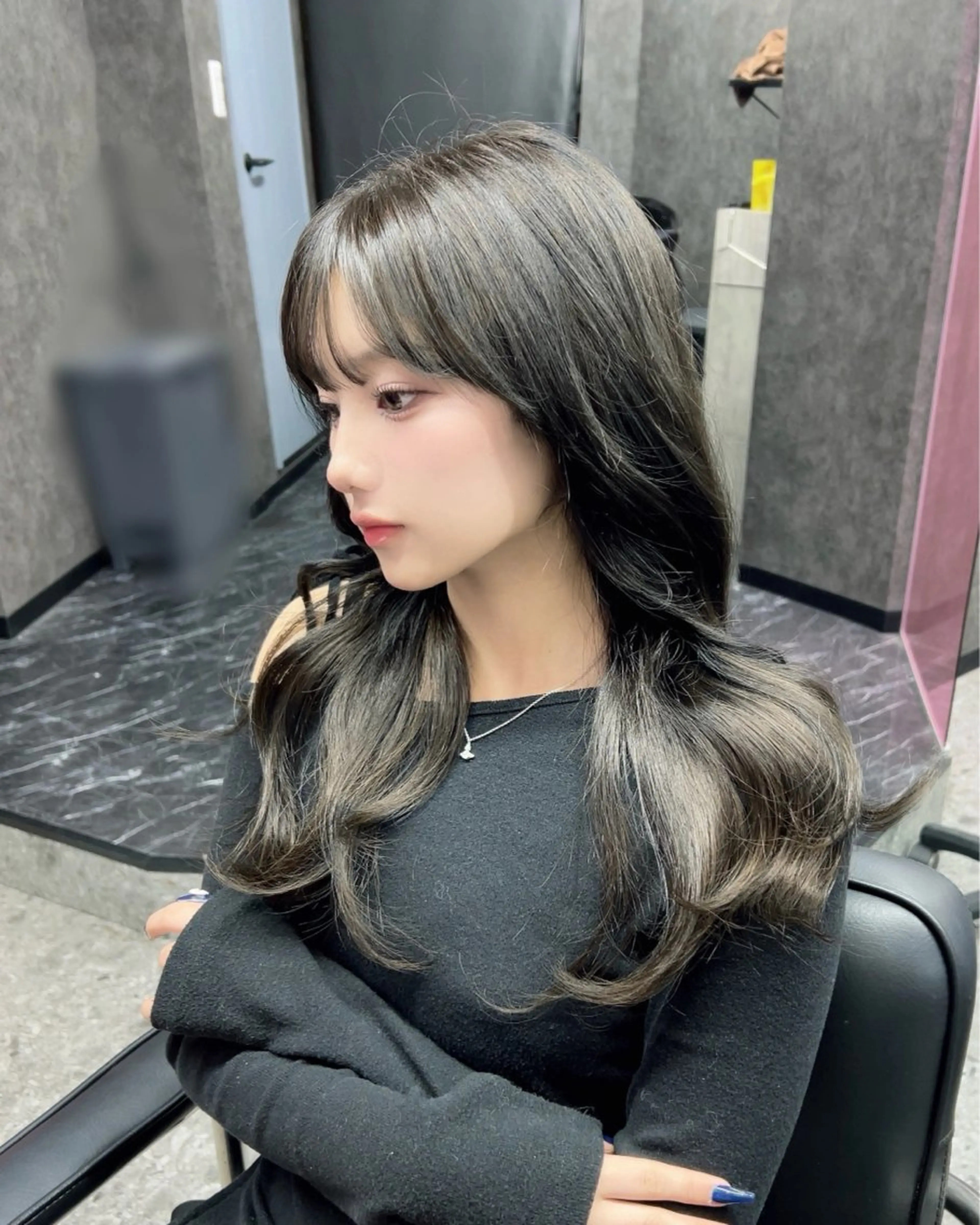カラー ブラウンカラー オリーブブラウン ヘアカラー nanaka 🤍韓国ワンホンヘアのヘアスタイル