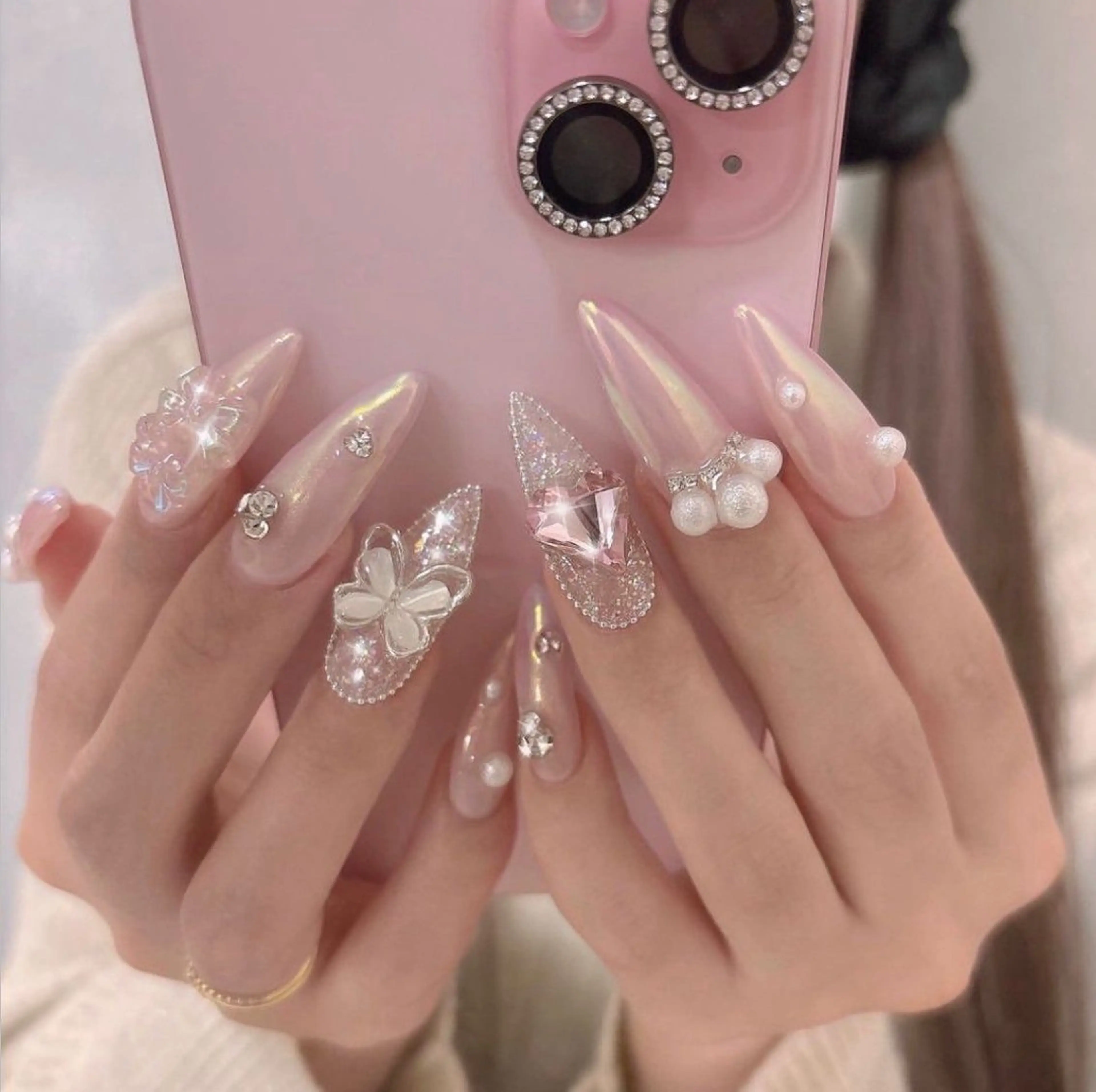 ネイル キラキラネイル 韓国ネイル ロングネイル ワンホンネイル ハンドネイル Josie nail salonのネイルデザイン