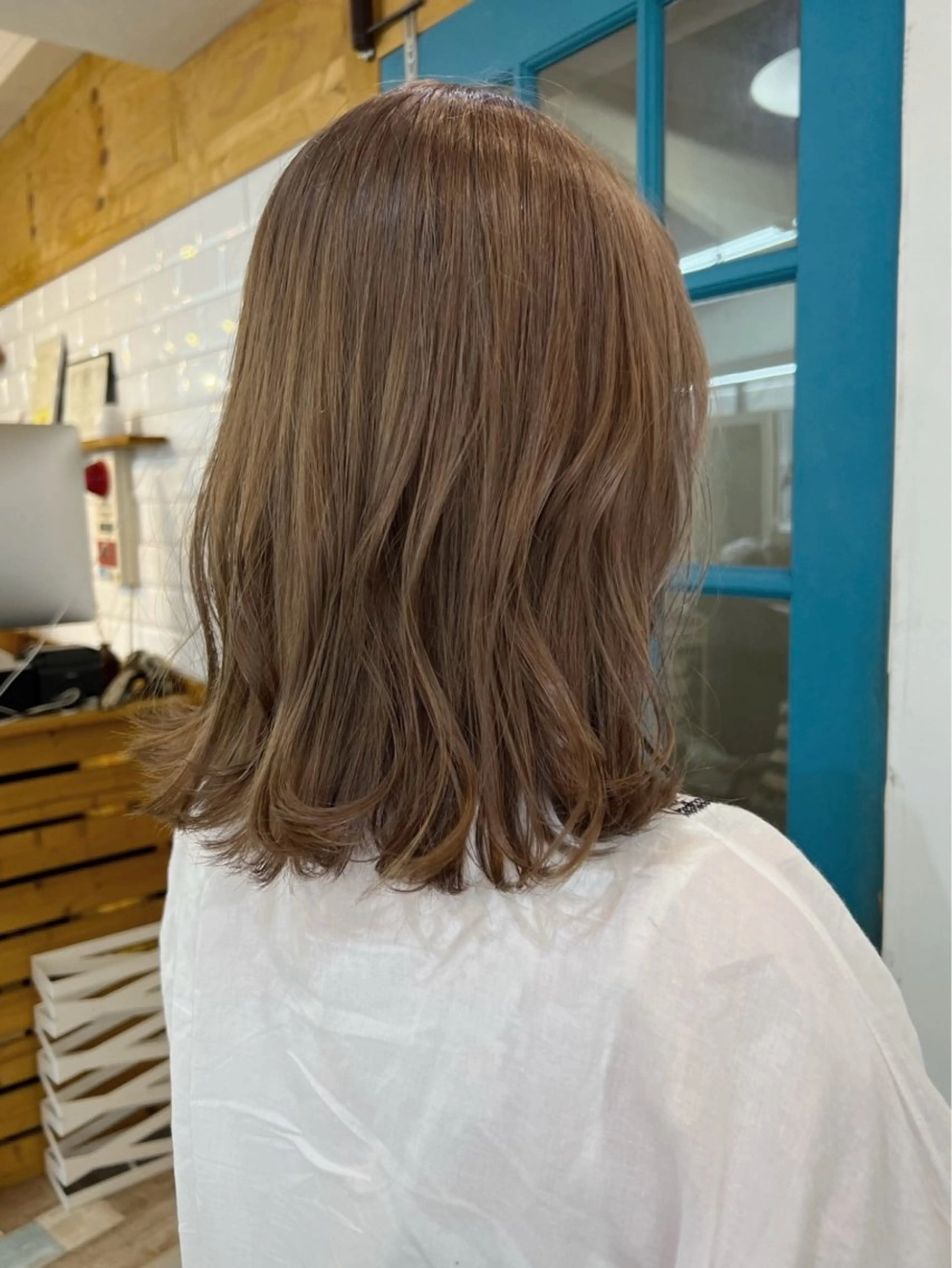 ミディアム カラー デザインカラー イヤリングカラー ハイライトカラー ボブ 顔周りカット ヘアカラー トリートメント KANA/ボブ/ インナーカラー/艶髪のヘアスタイル